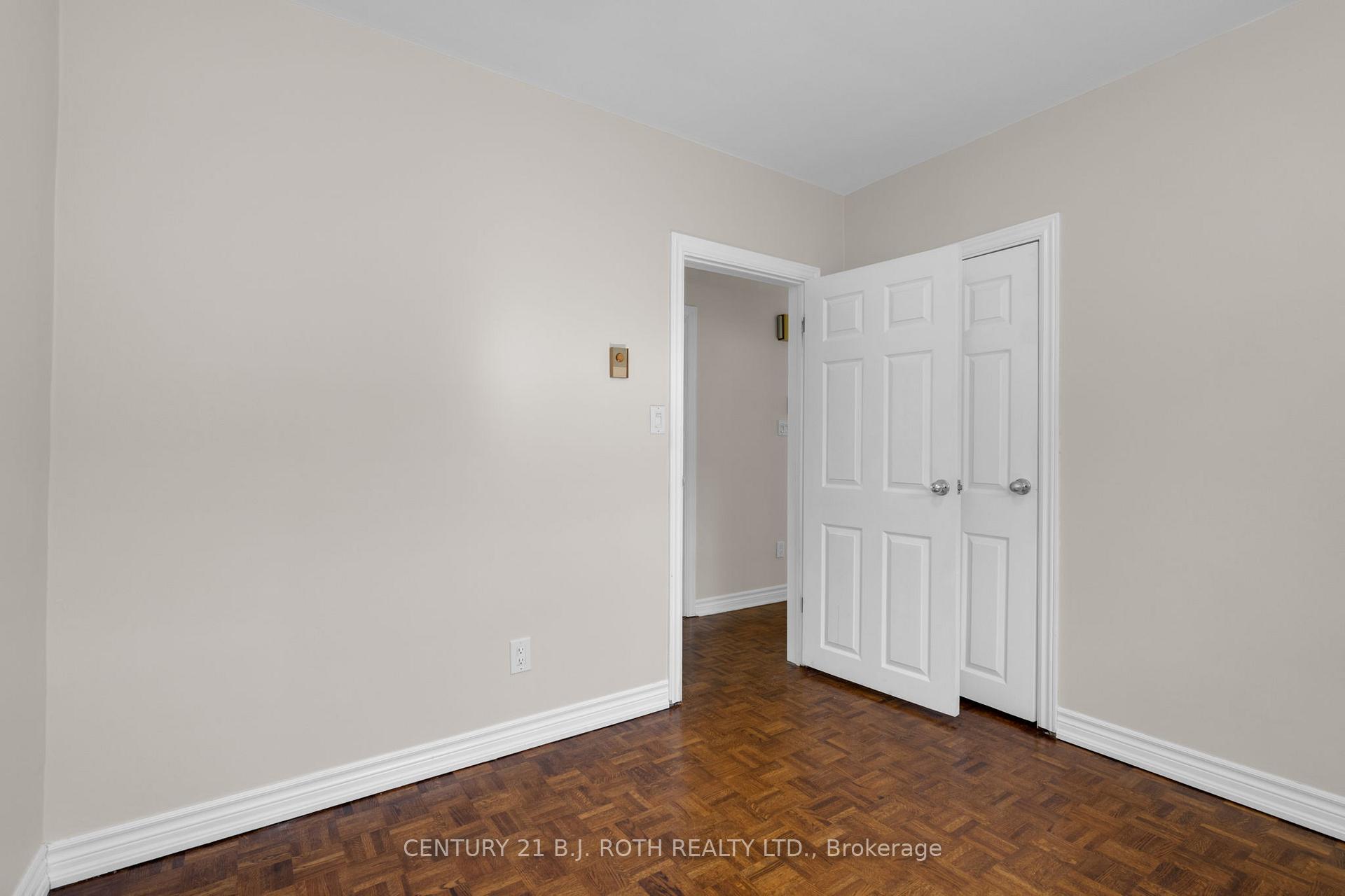 49 Lakeshore Road E
