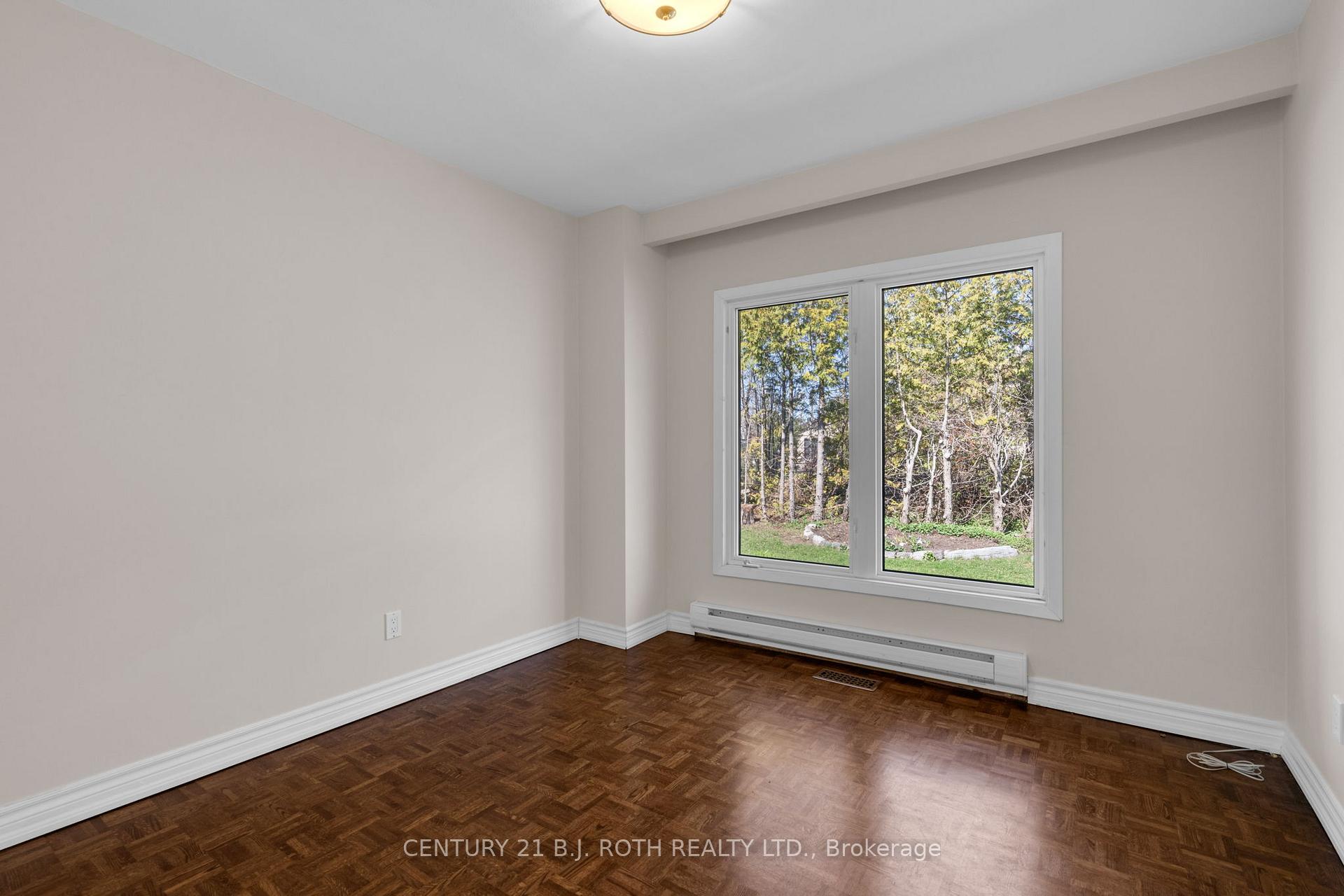 49 Lakeshore Road E