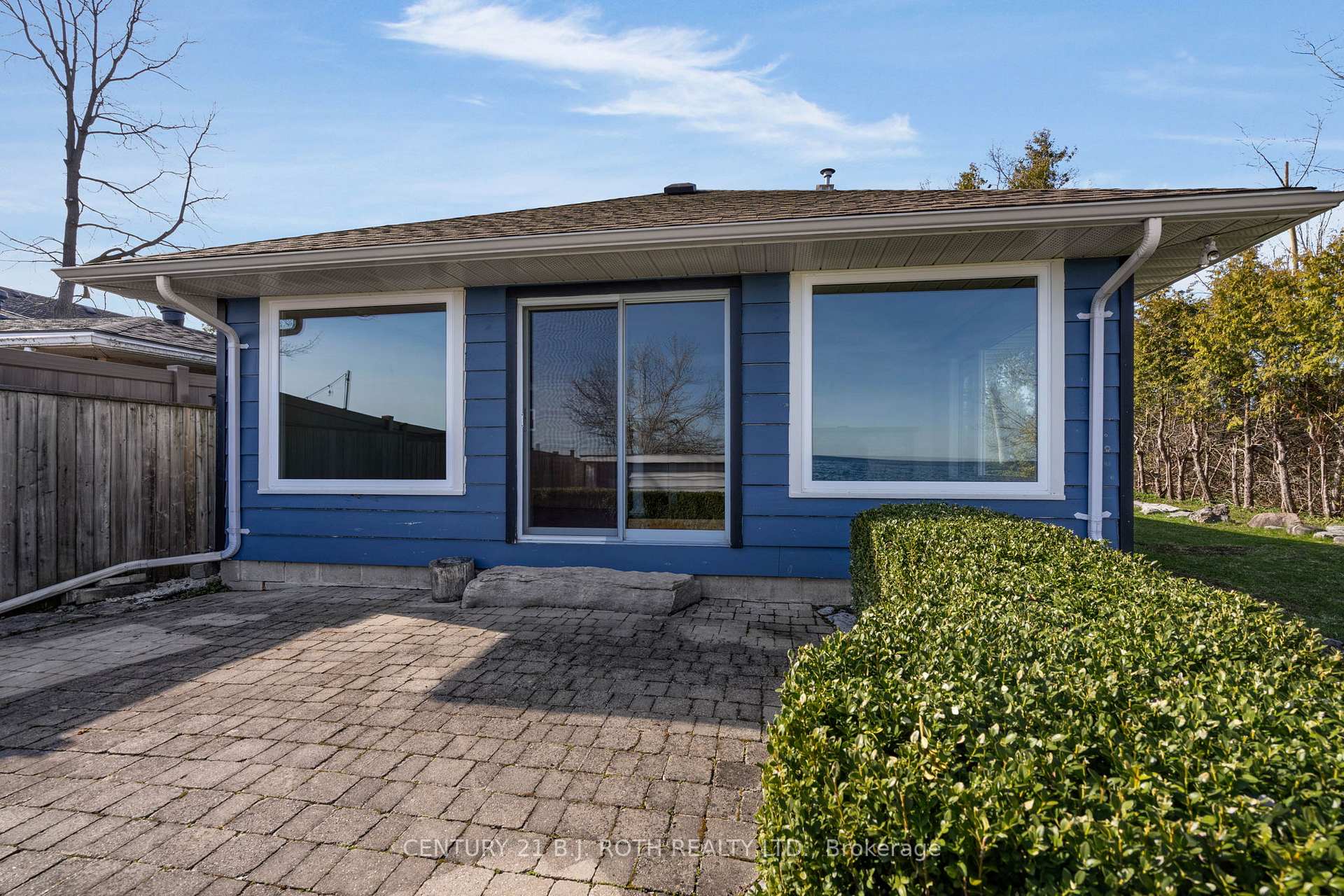 49 Lakeshore Road E