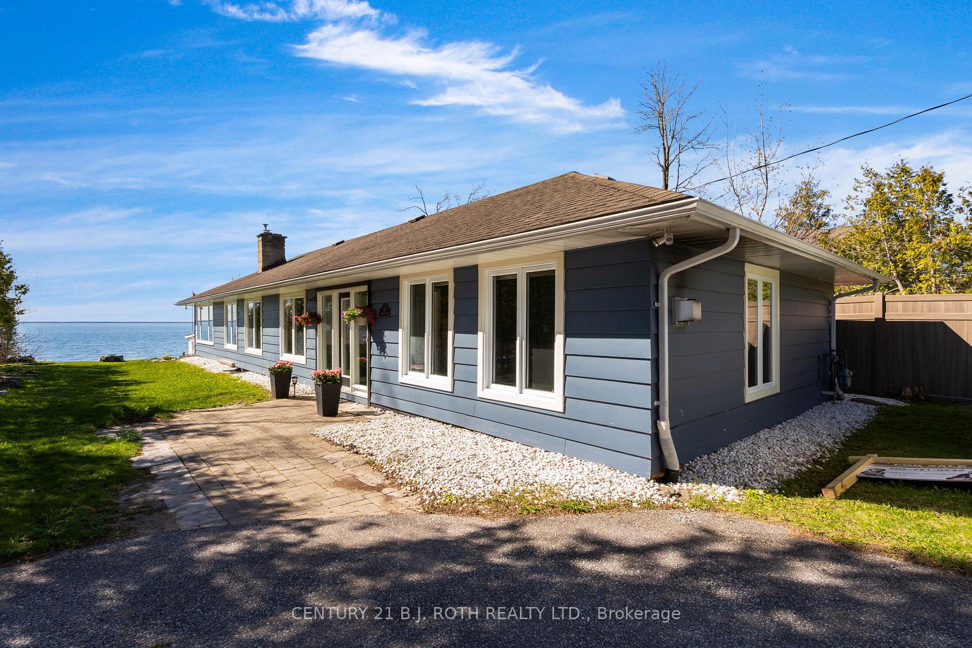 49 Lakeshore Road E