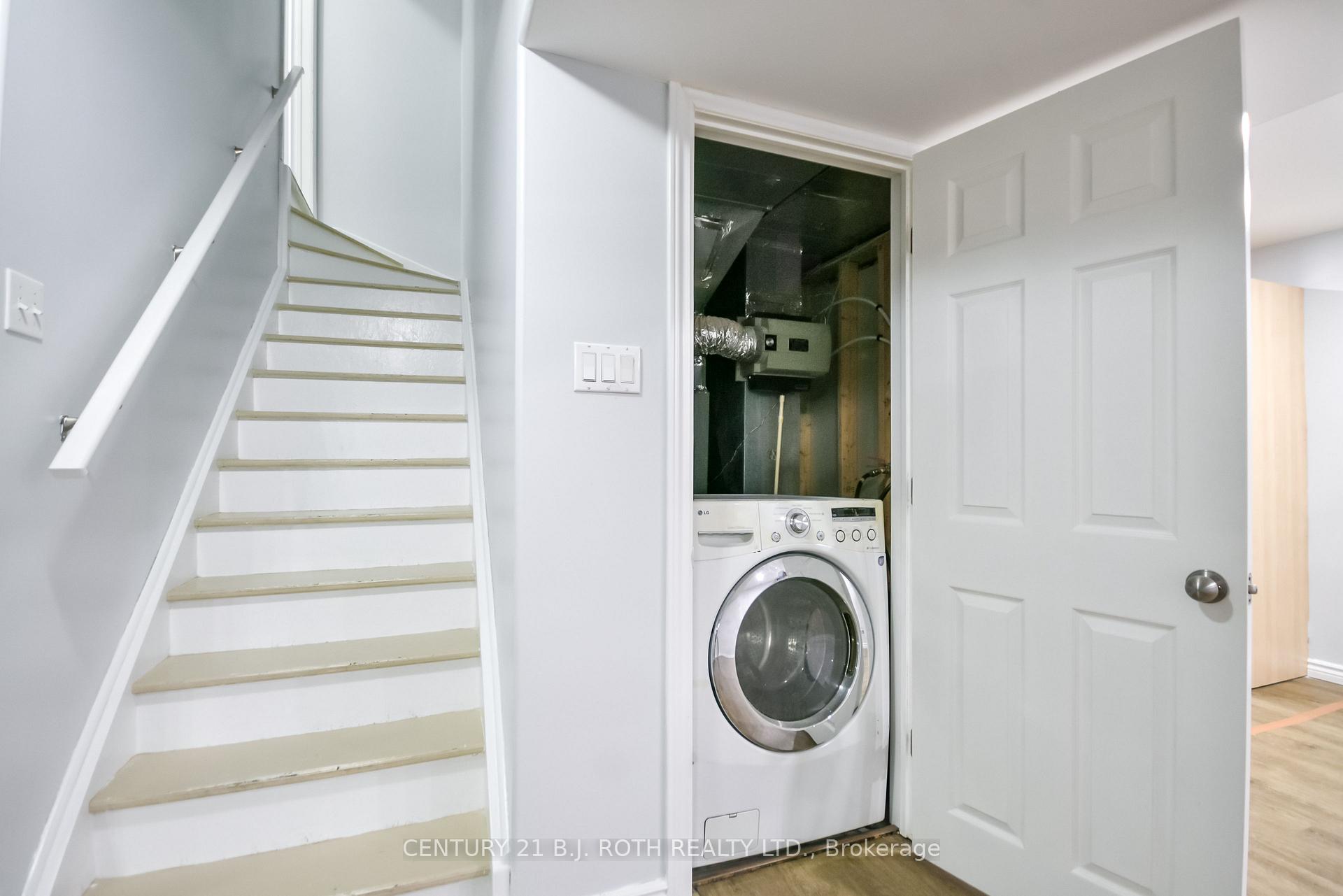 17 CROMPTON Drive