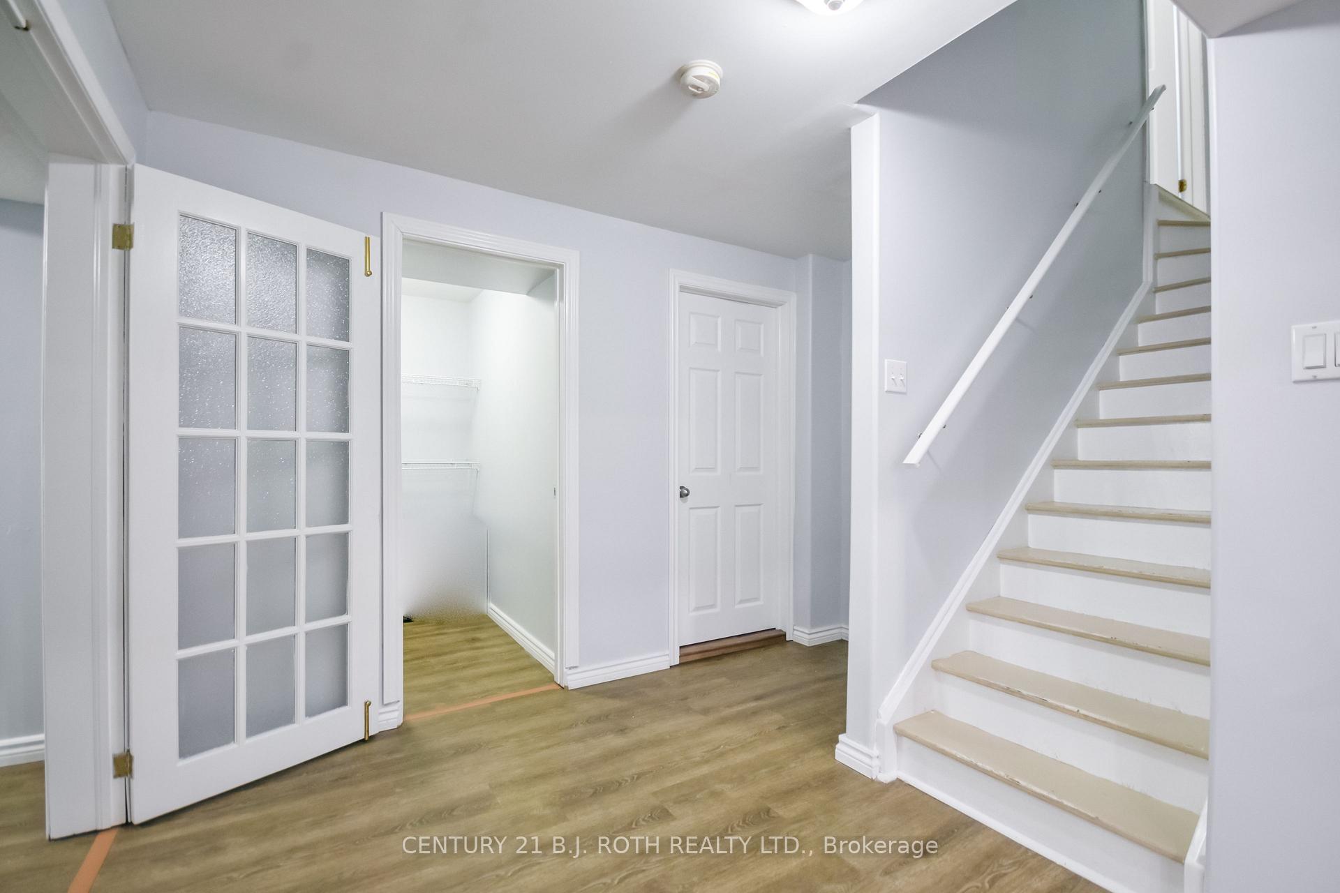 17 CROMPTON Drive