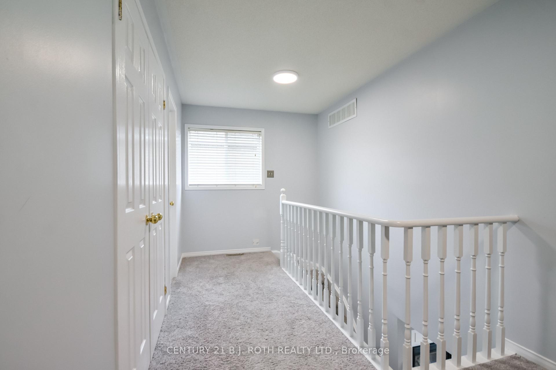 17 CROMPTON Drive