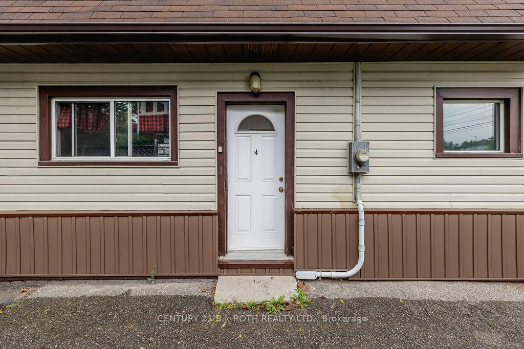 102 North Street W