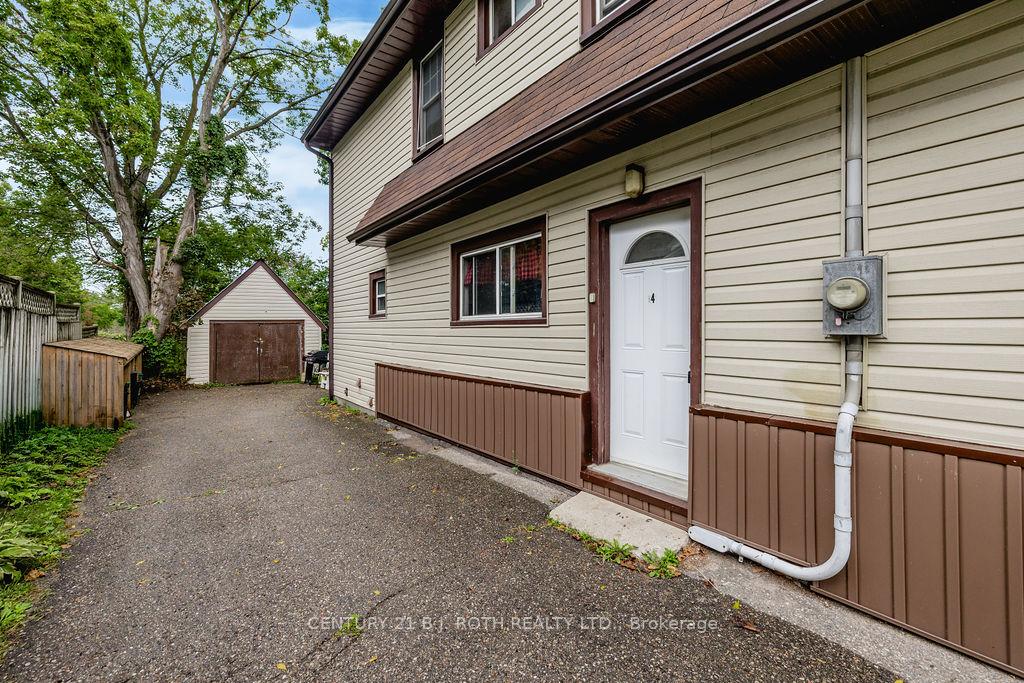 102 North Street W
