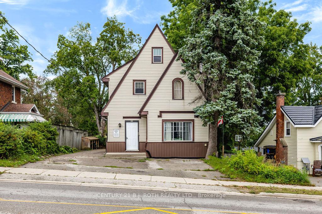 102 North Street W