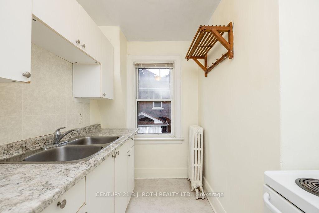 102 North Street W