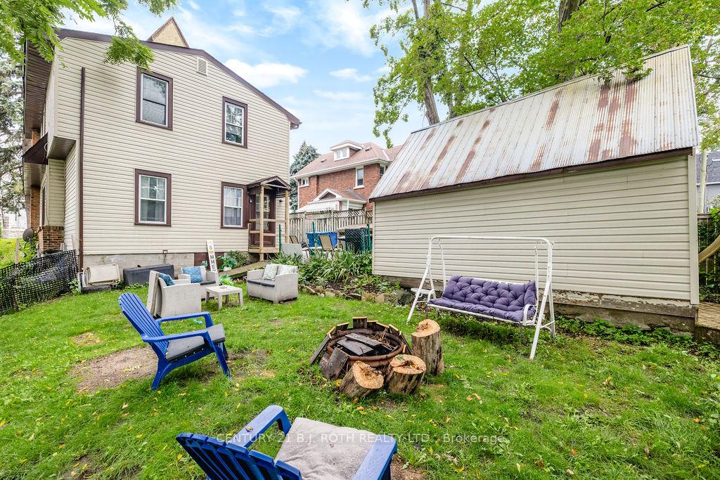 102 North Street W