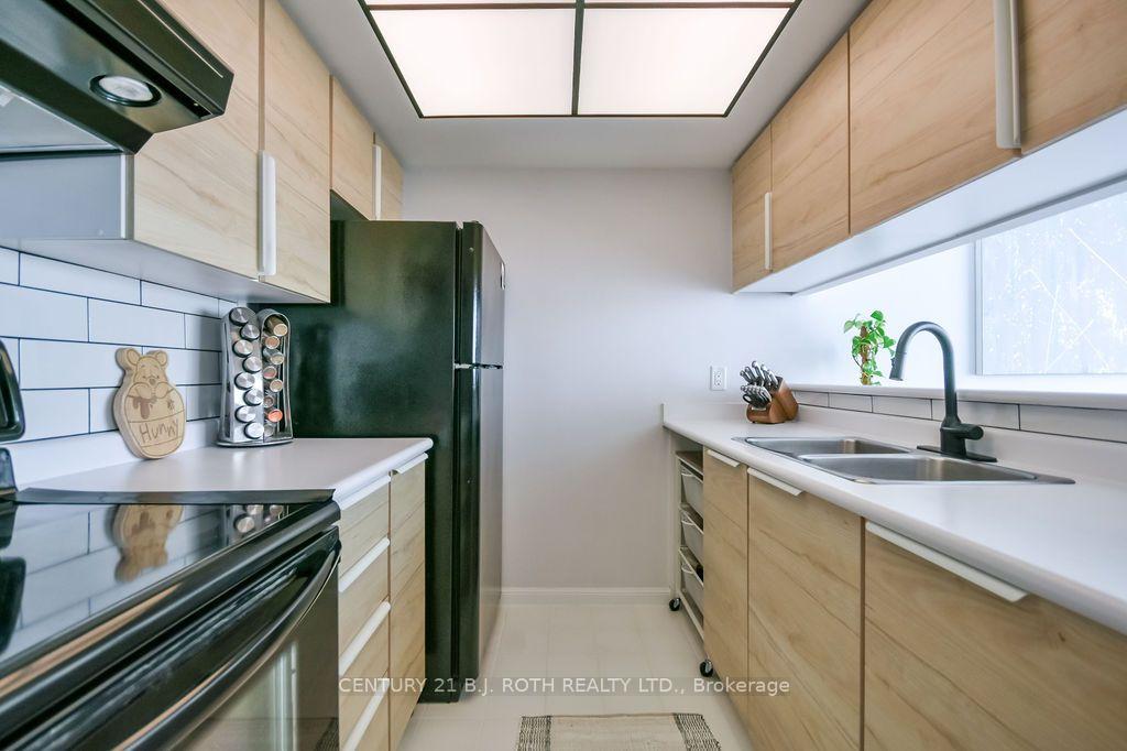 75 ELLEN Street 1102