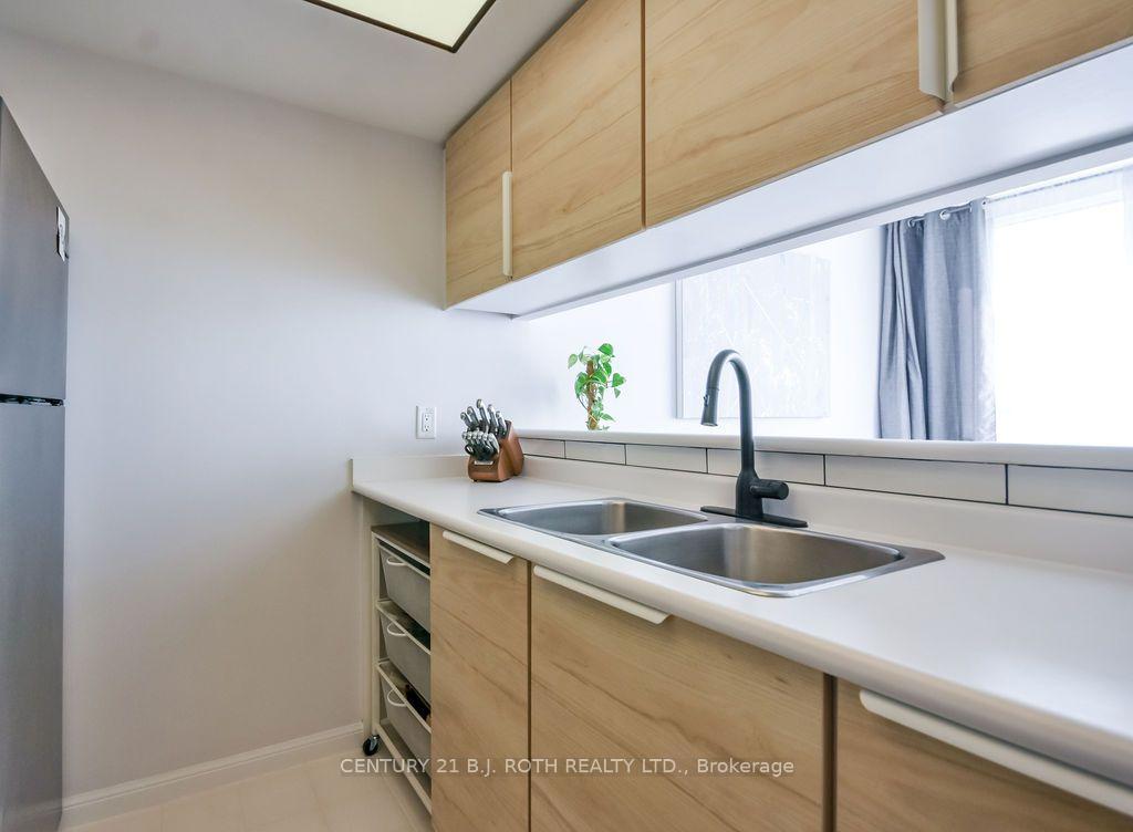 75 ELLEN Street 1102
