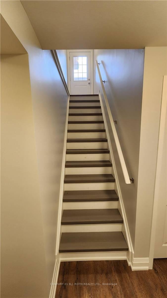 300 Cundles Road W Lower
