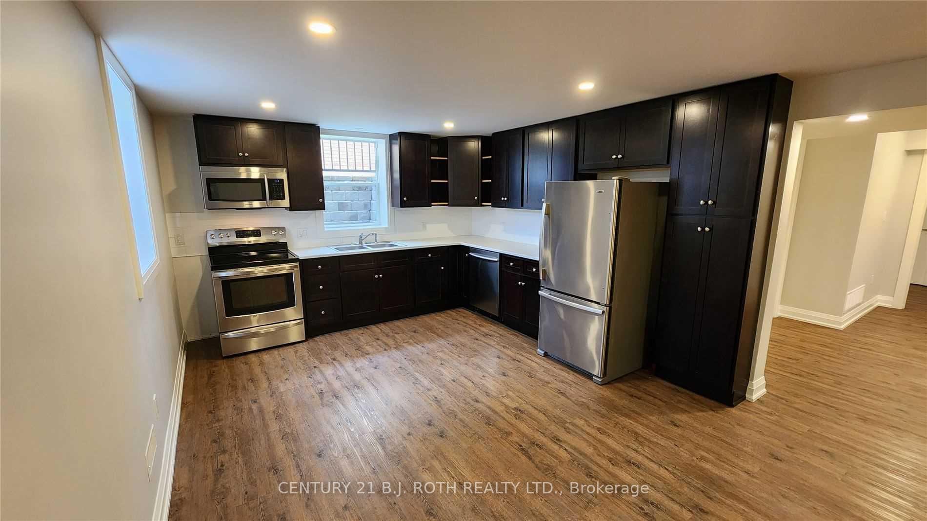 300 Cundles Road W Lower