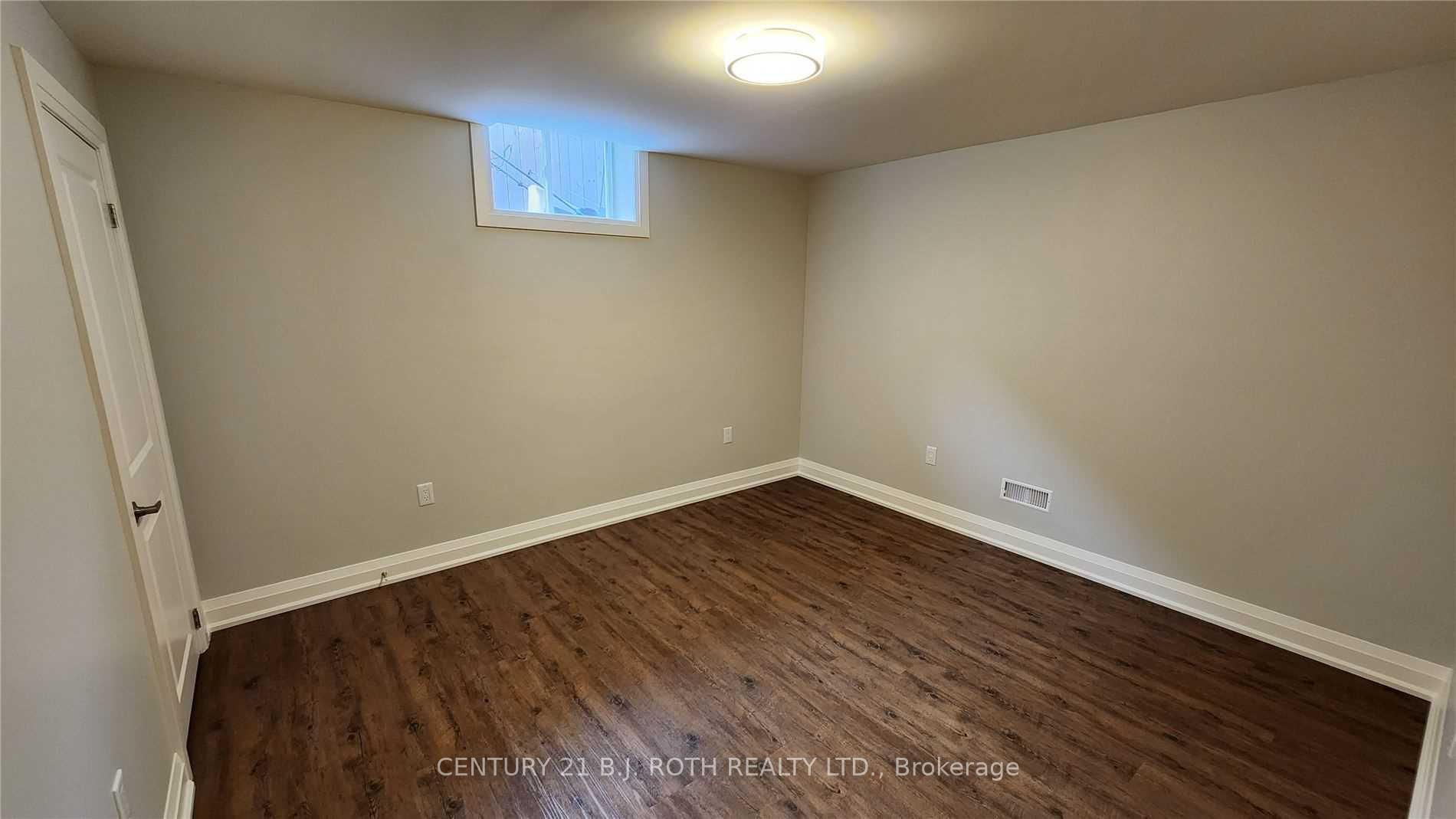300 Cundles Road W Lower