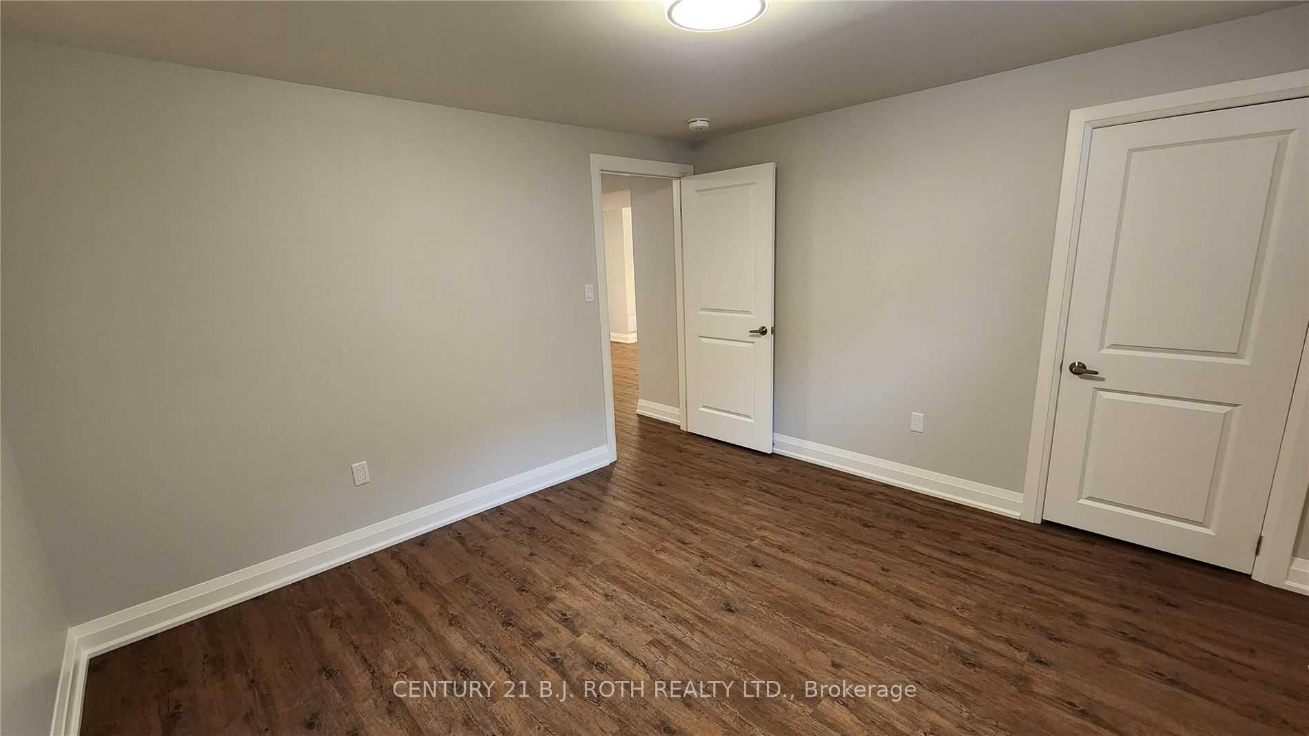 300 Cundles Road W Lower