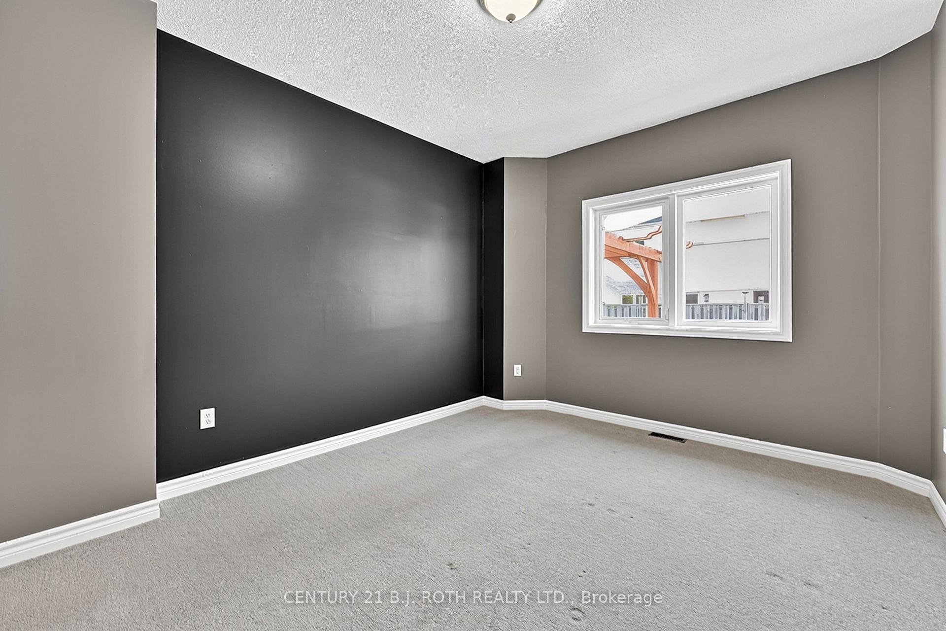 12 Lamont Crescent