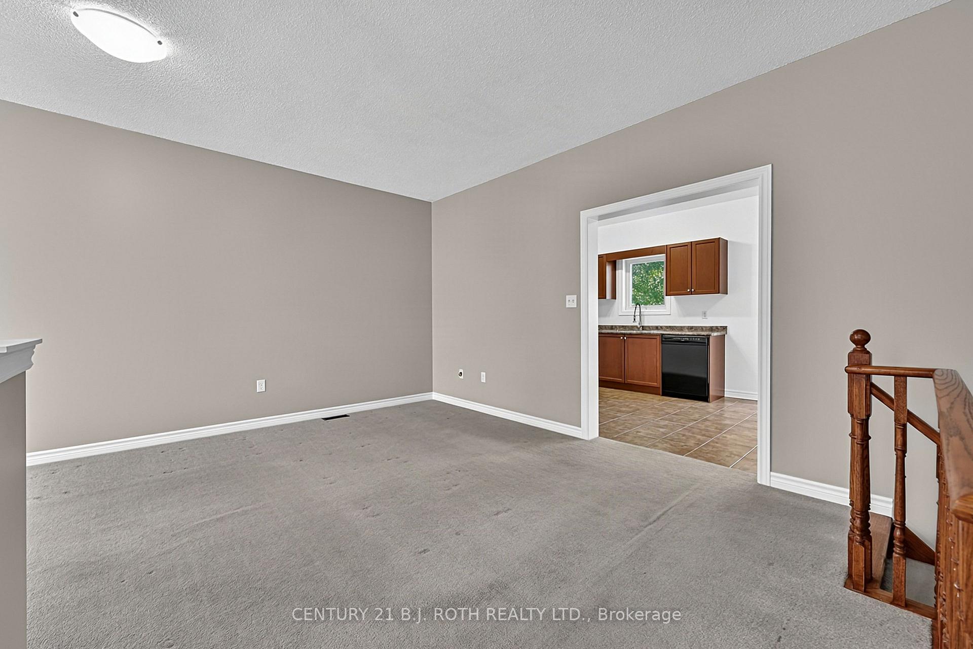 12 Lamont Crescent