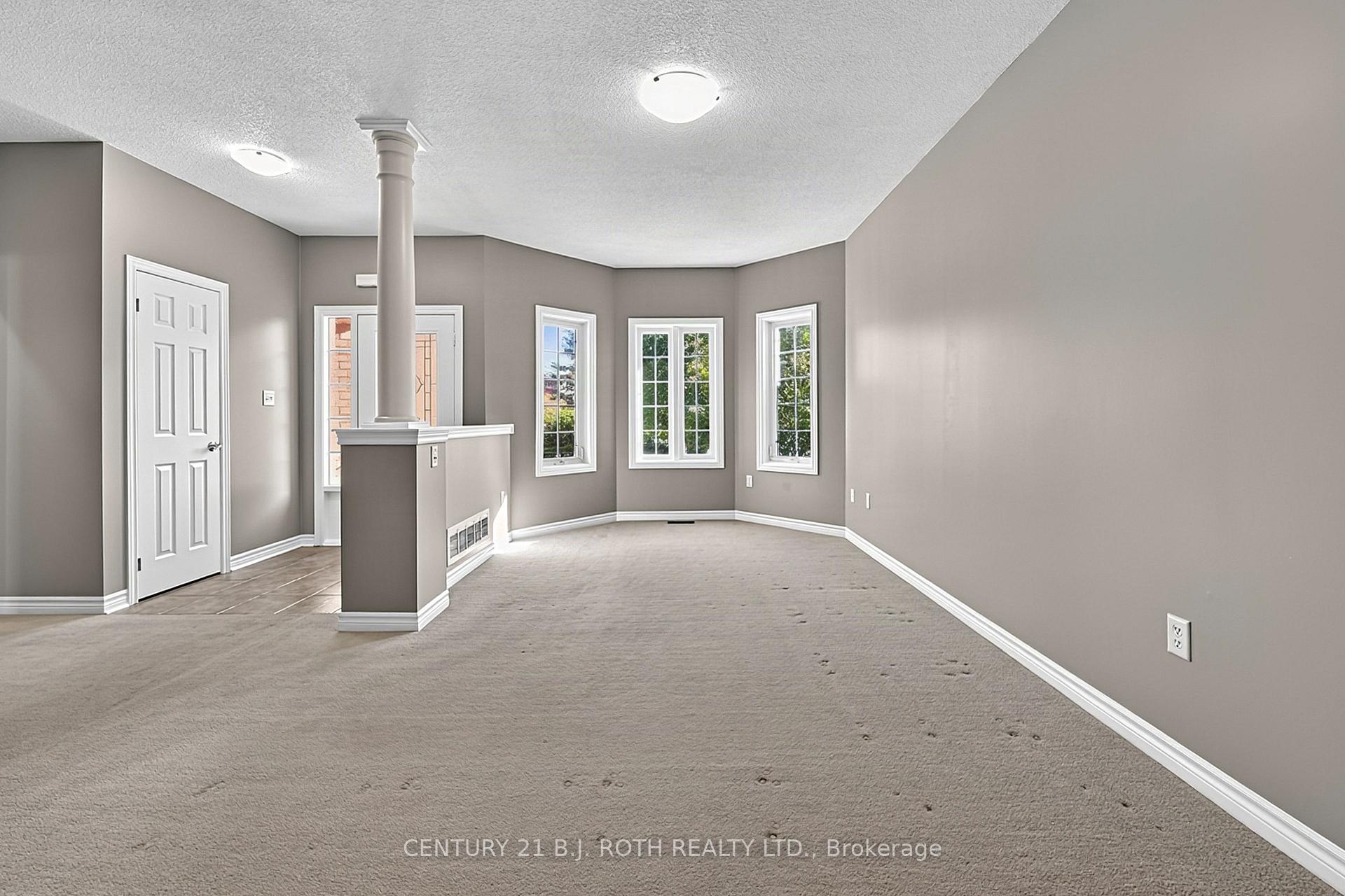 12 Lamont Crescent