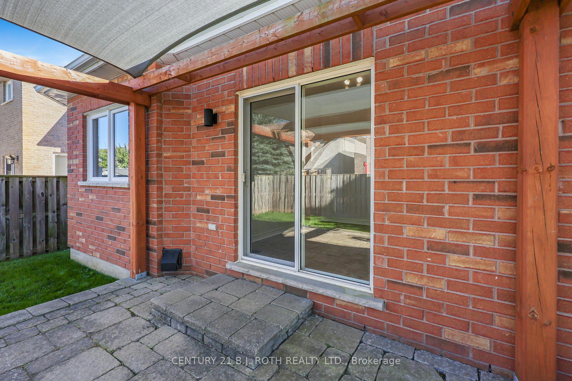 12 Lamont Crescent