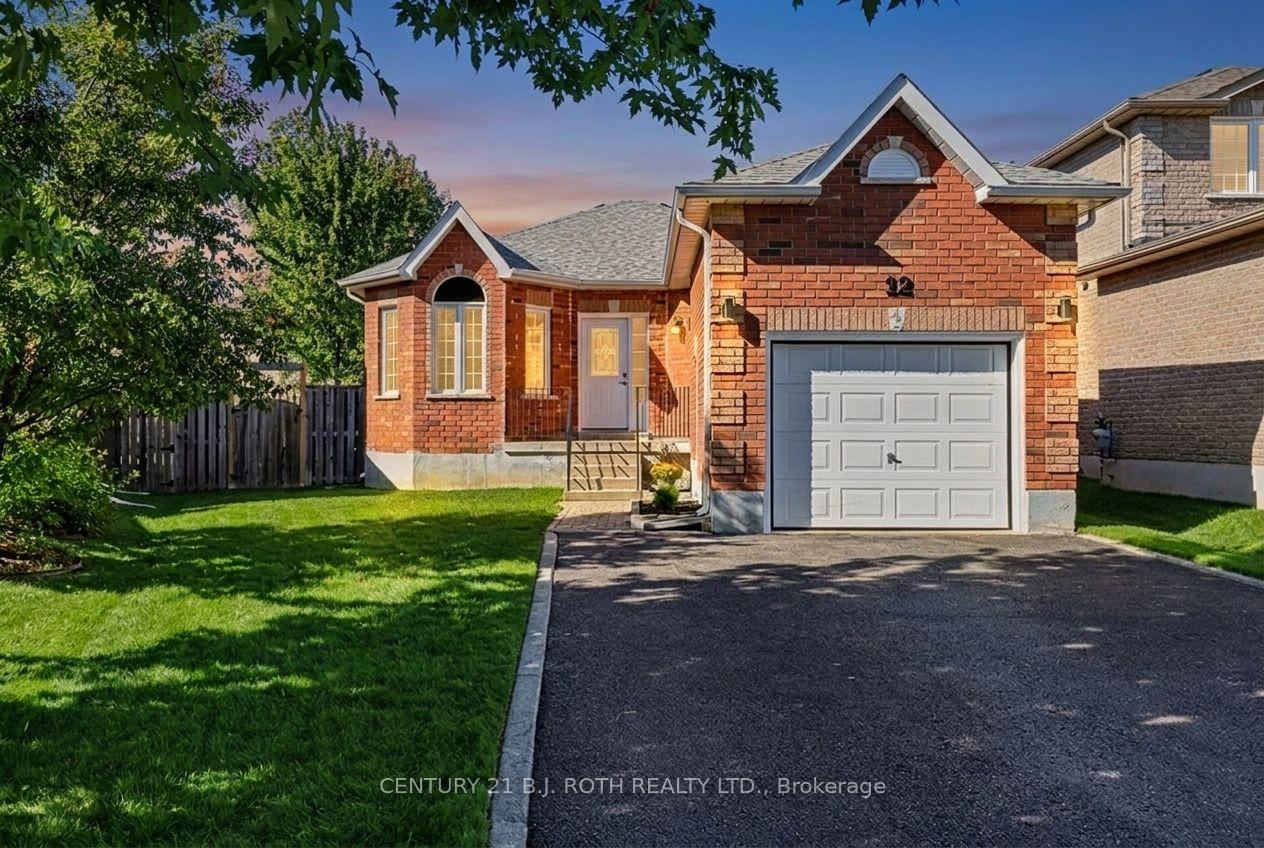 12 Lamont Crescent