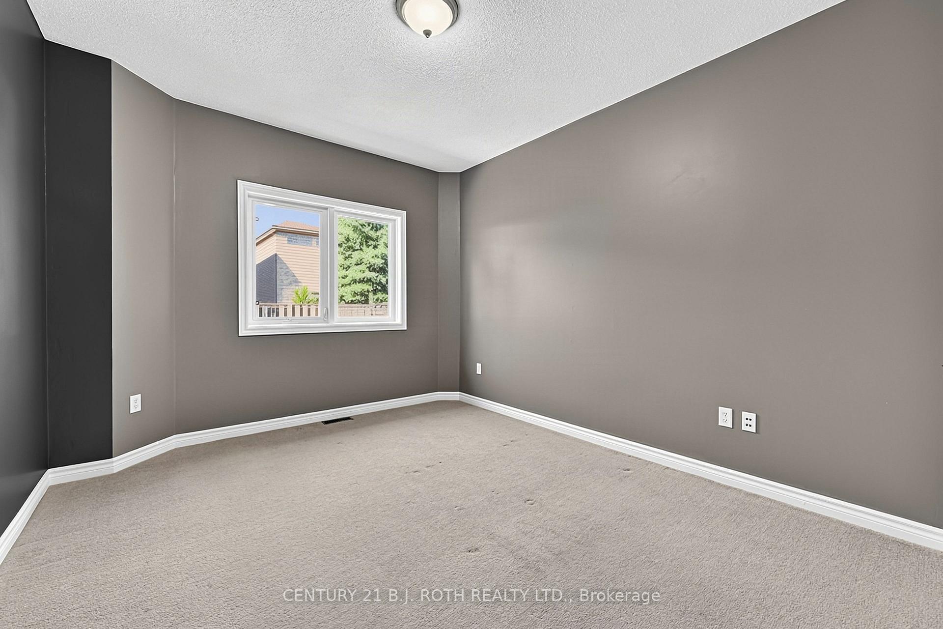 12 Lamont Crescent