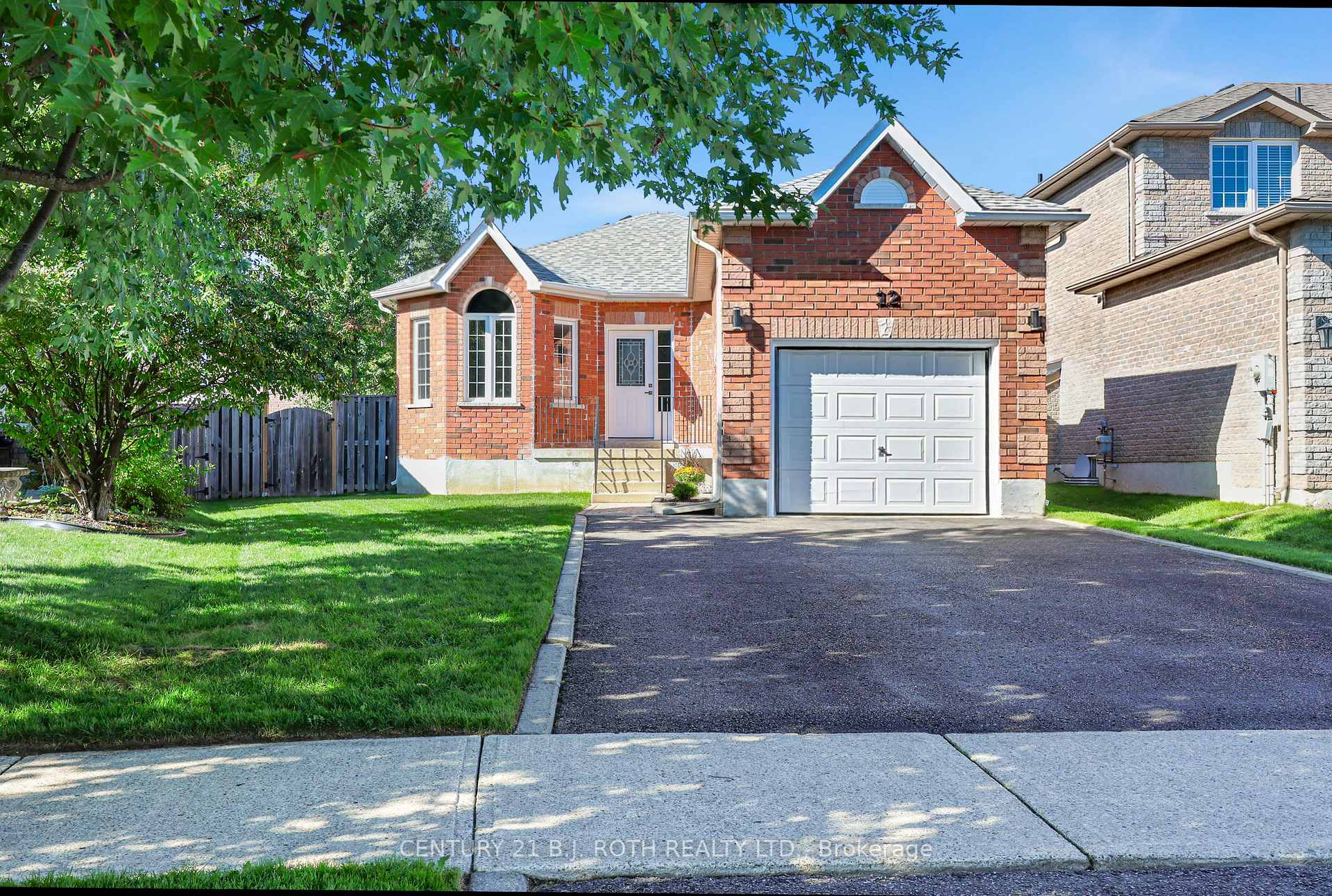 12 Lamont Crescent