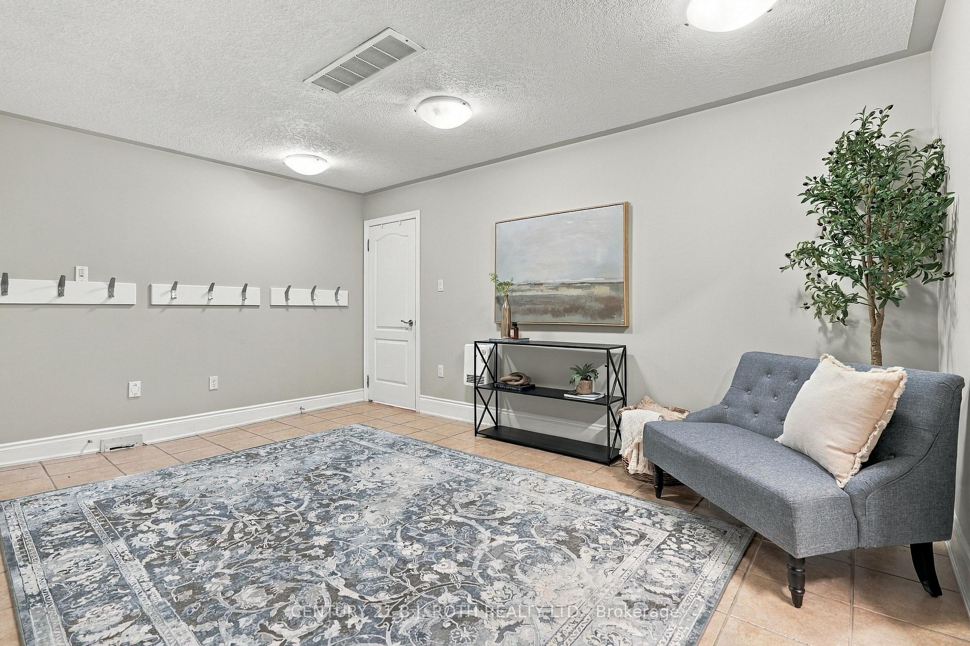 6 Orsi Court