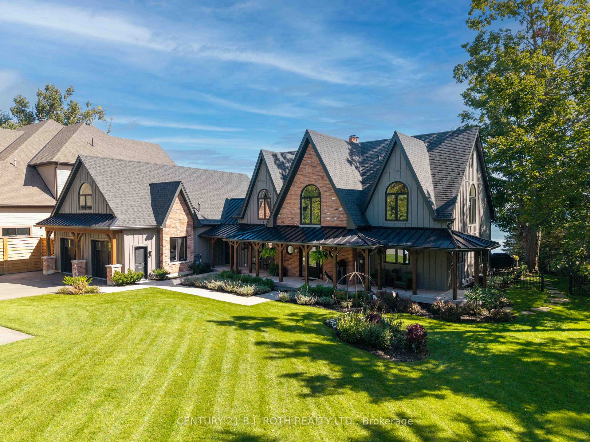 247 Lakeshore Road E