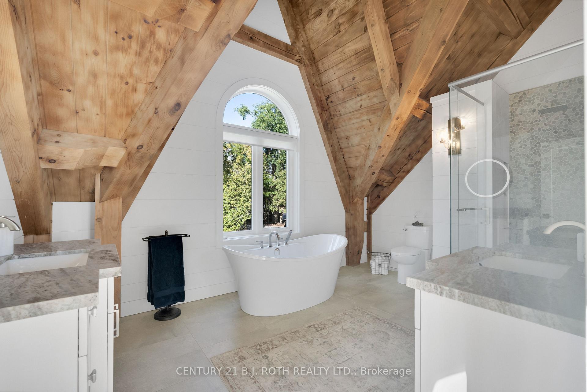 247 Lakeshore Road E