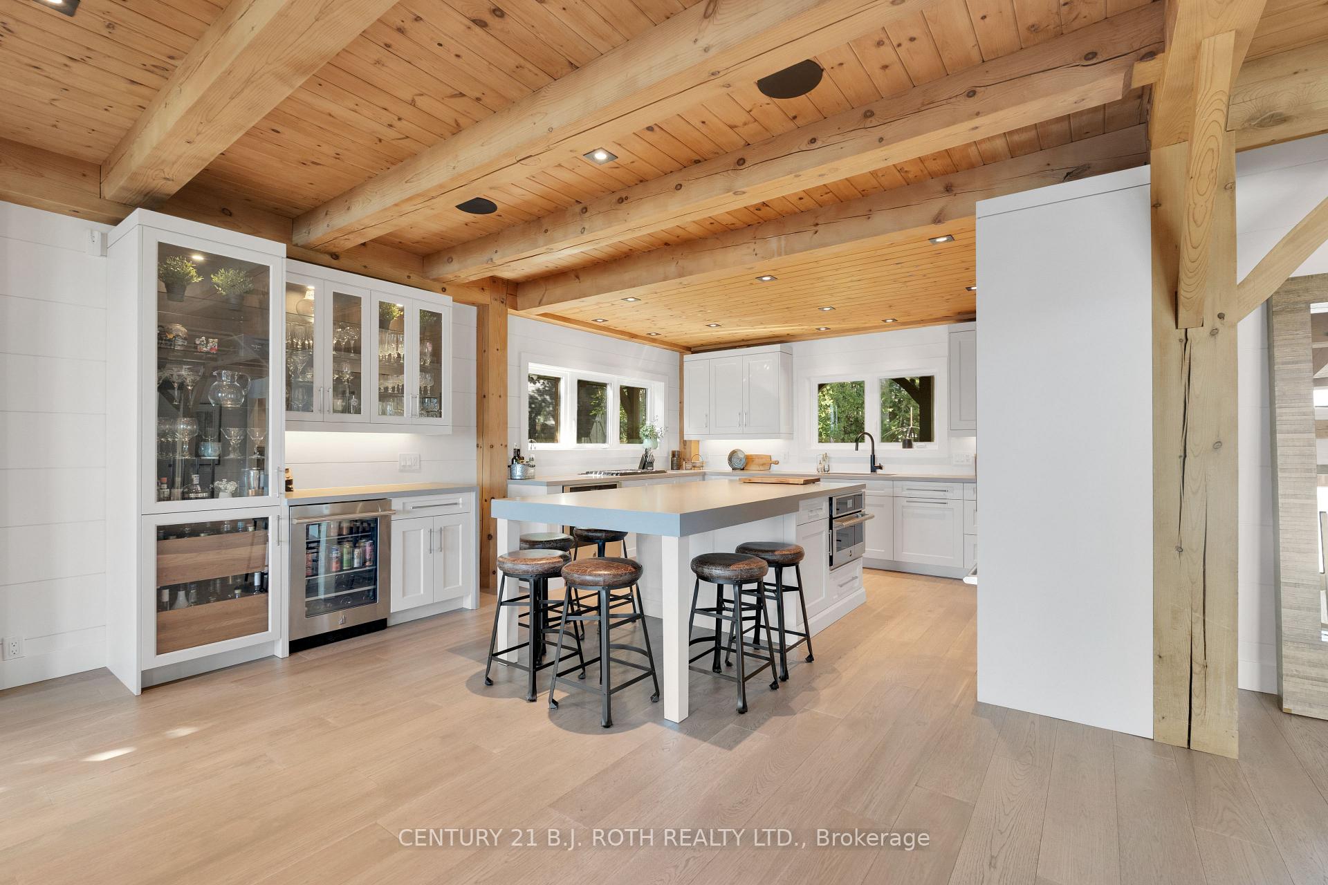 247 Lakeshore Road E