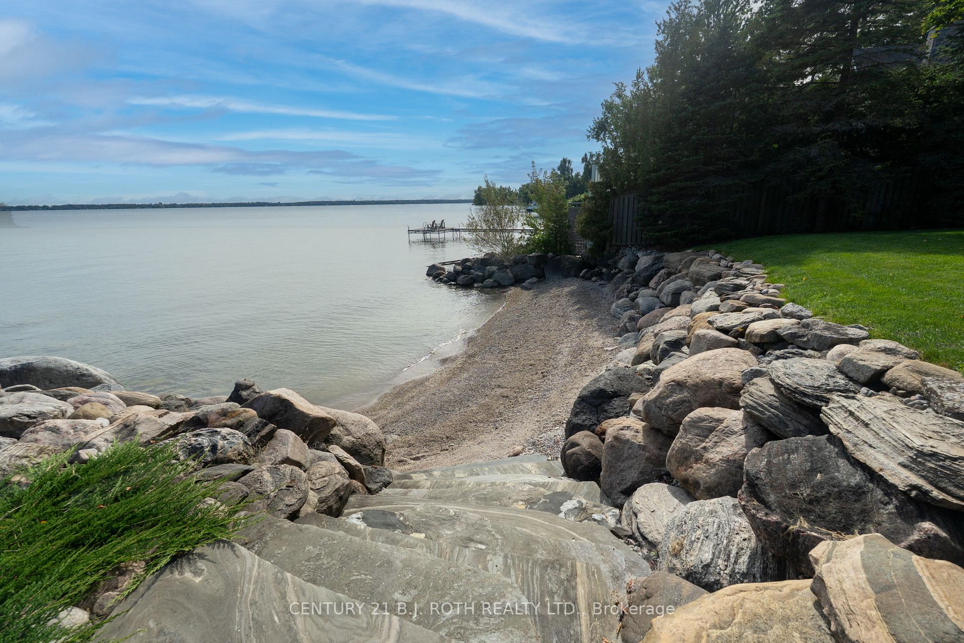 247 Lakeshore Road E