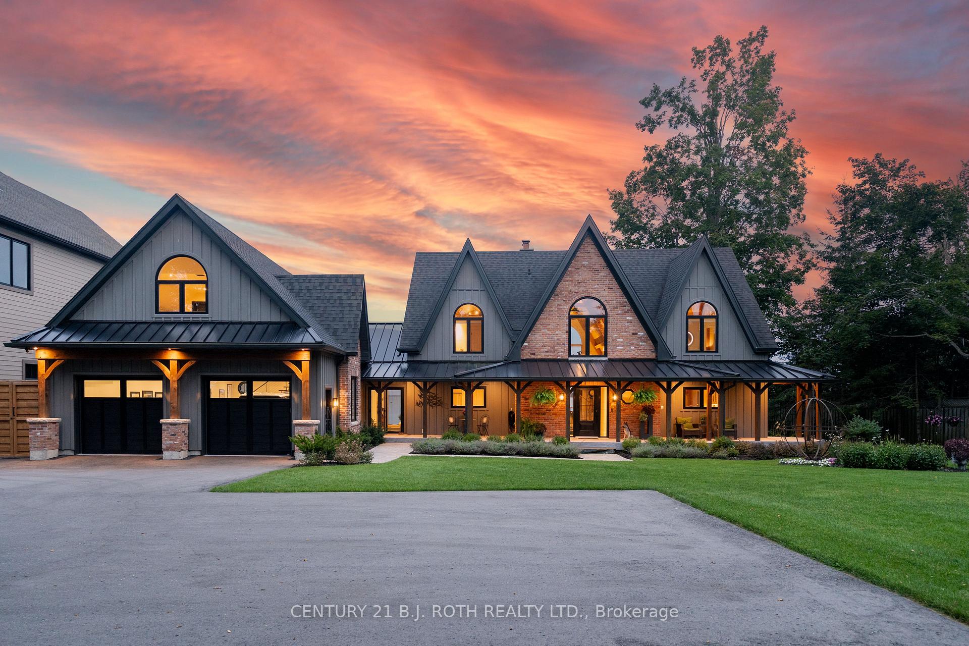 247 Lakeshore Road E