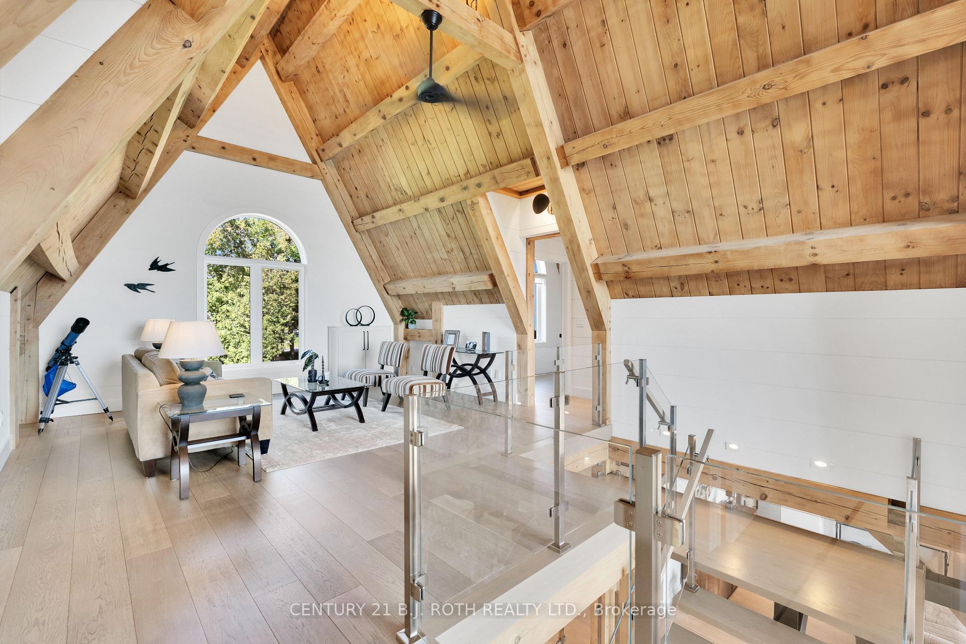247 Lakeshore Road E