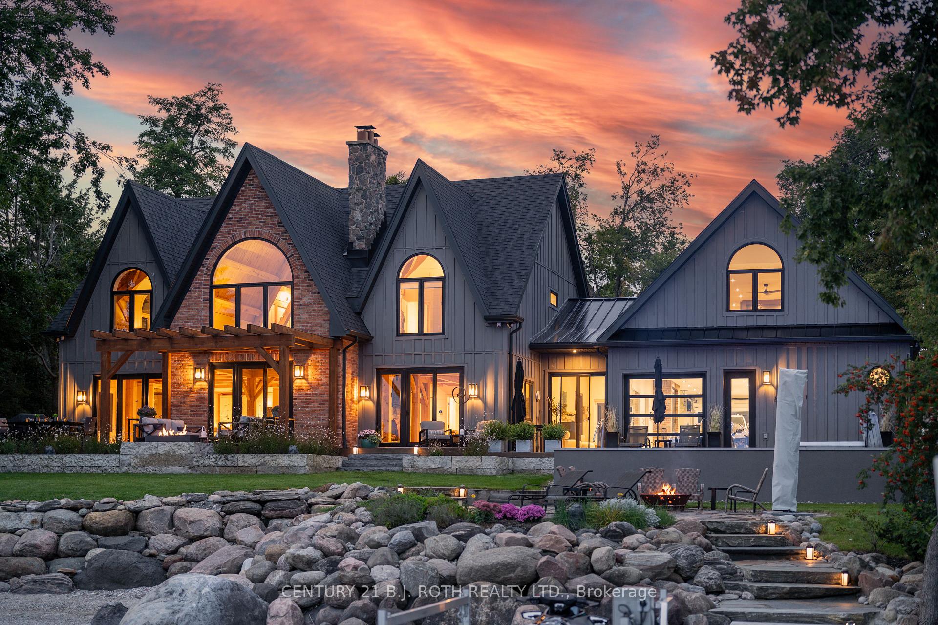 247 Lakeshore Road E
