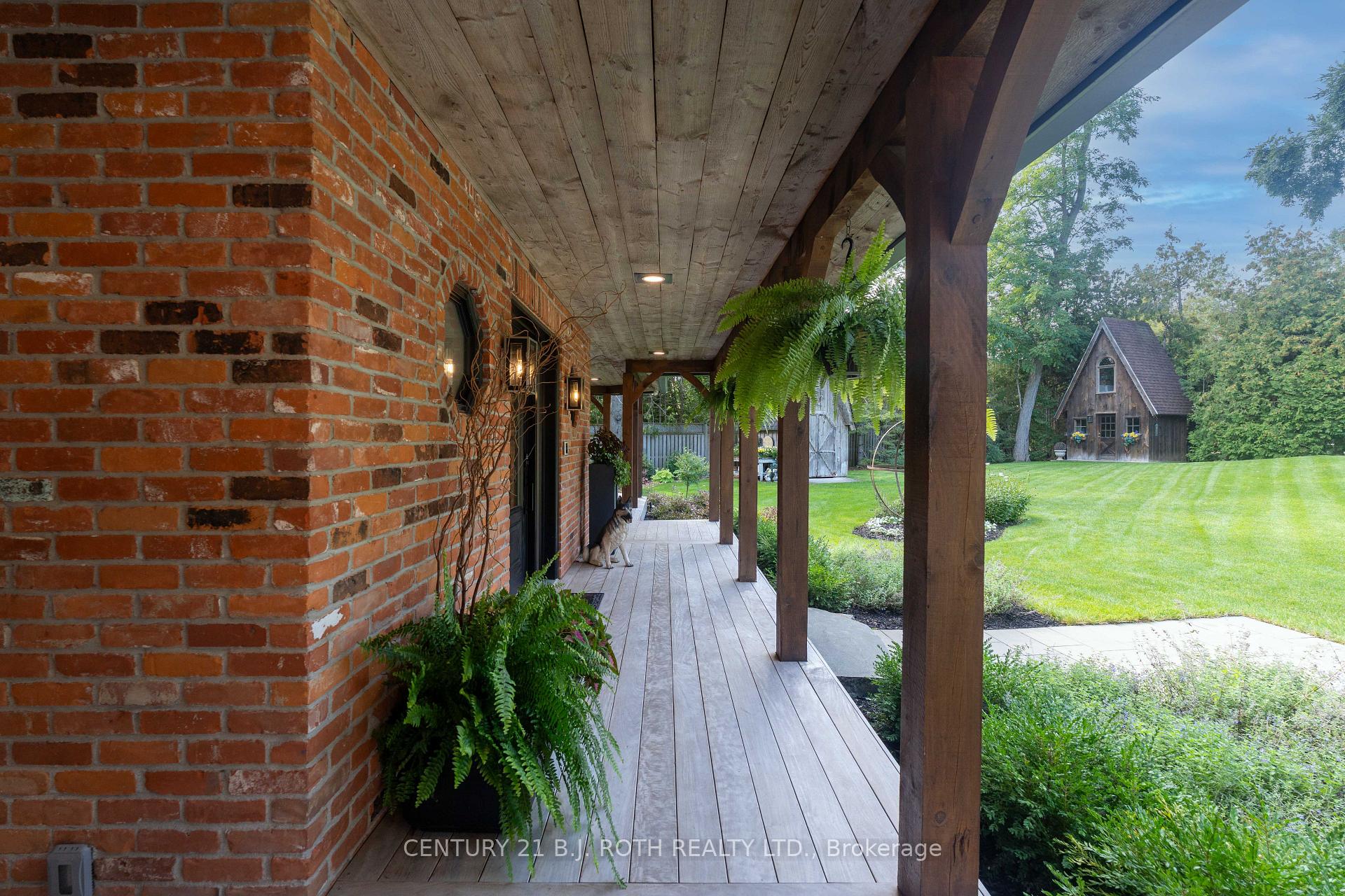 247 Lakeshore Road E