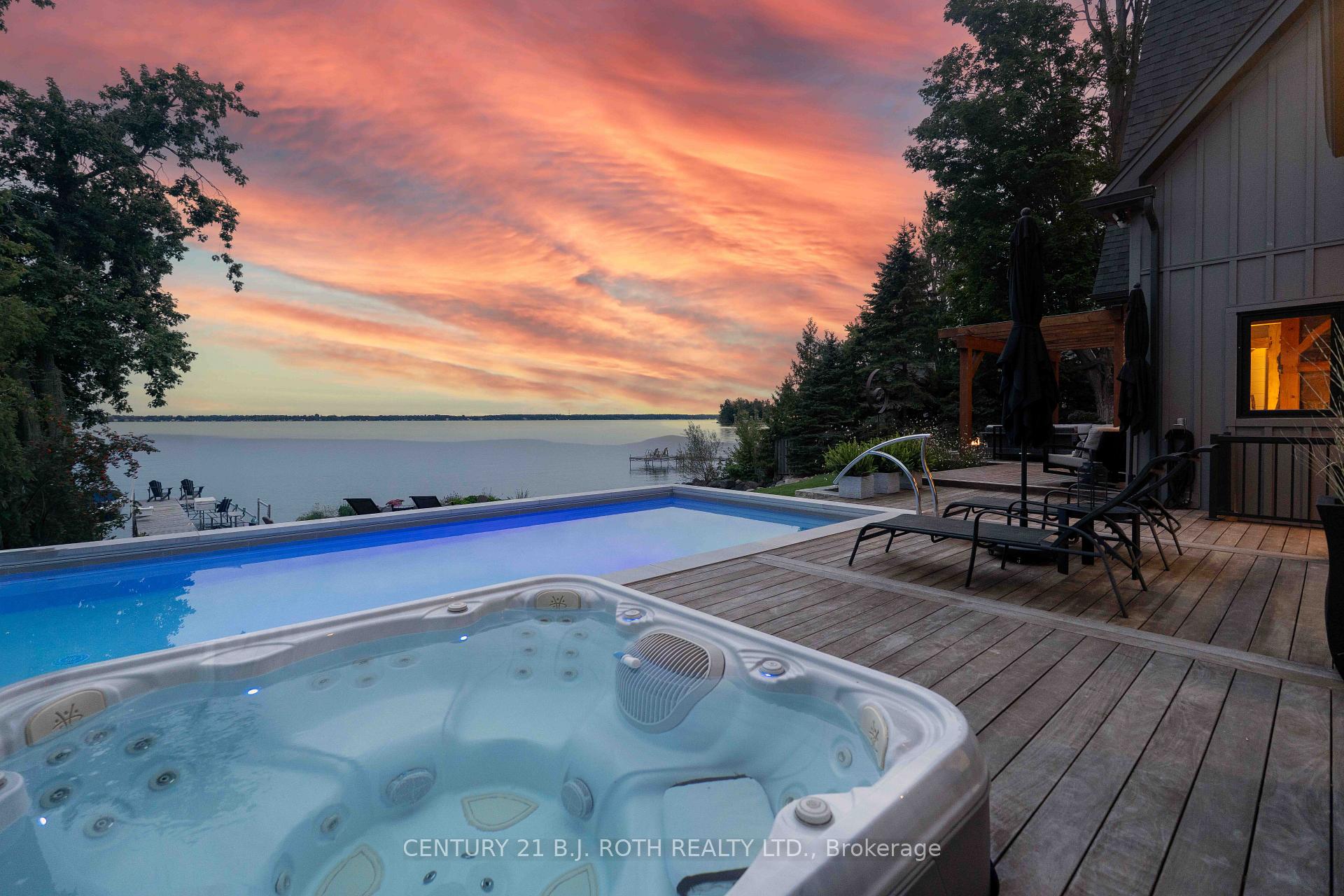 247 Lakeshore Road E