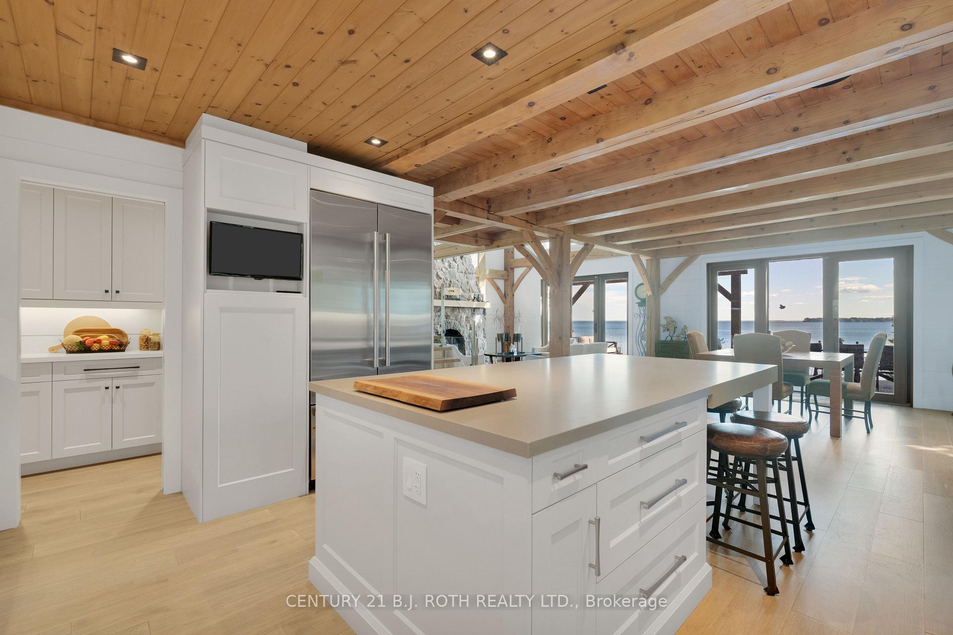 247 Lakeshore Road E