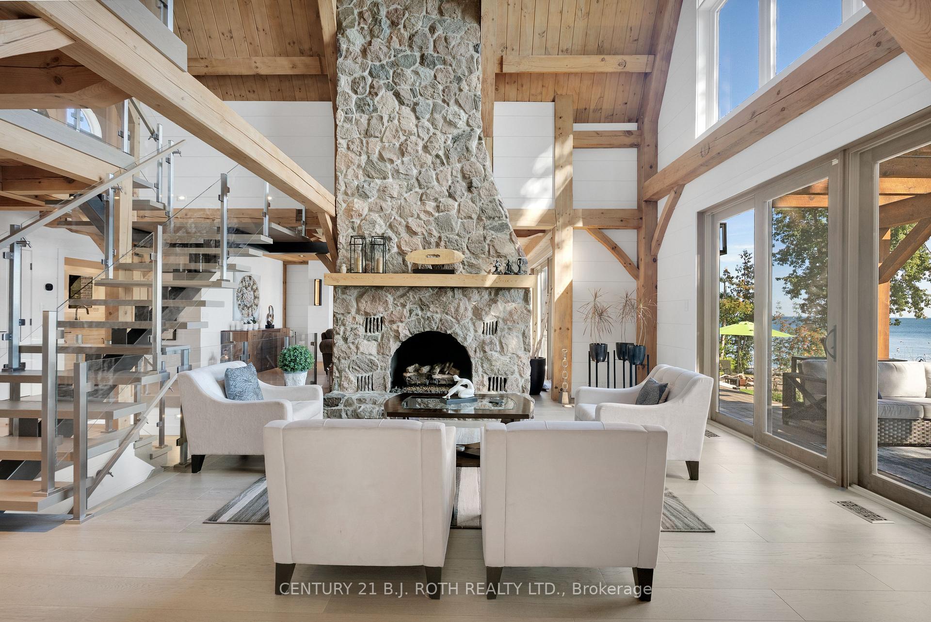 247 Lakeshore Road E