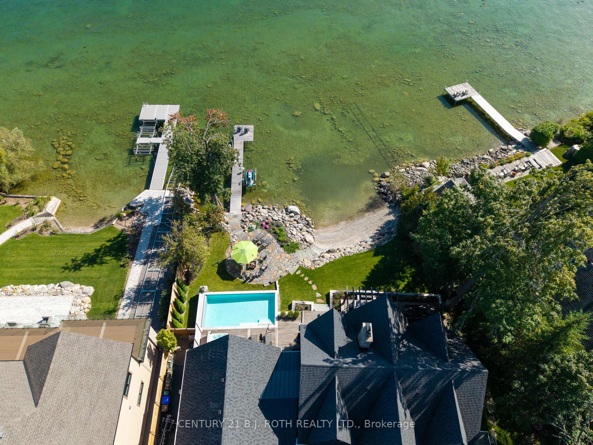 247 Lakeshore Road E
