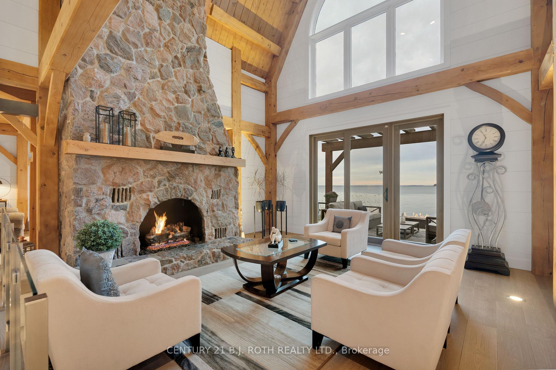 247 Lakeshore Road E