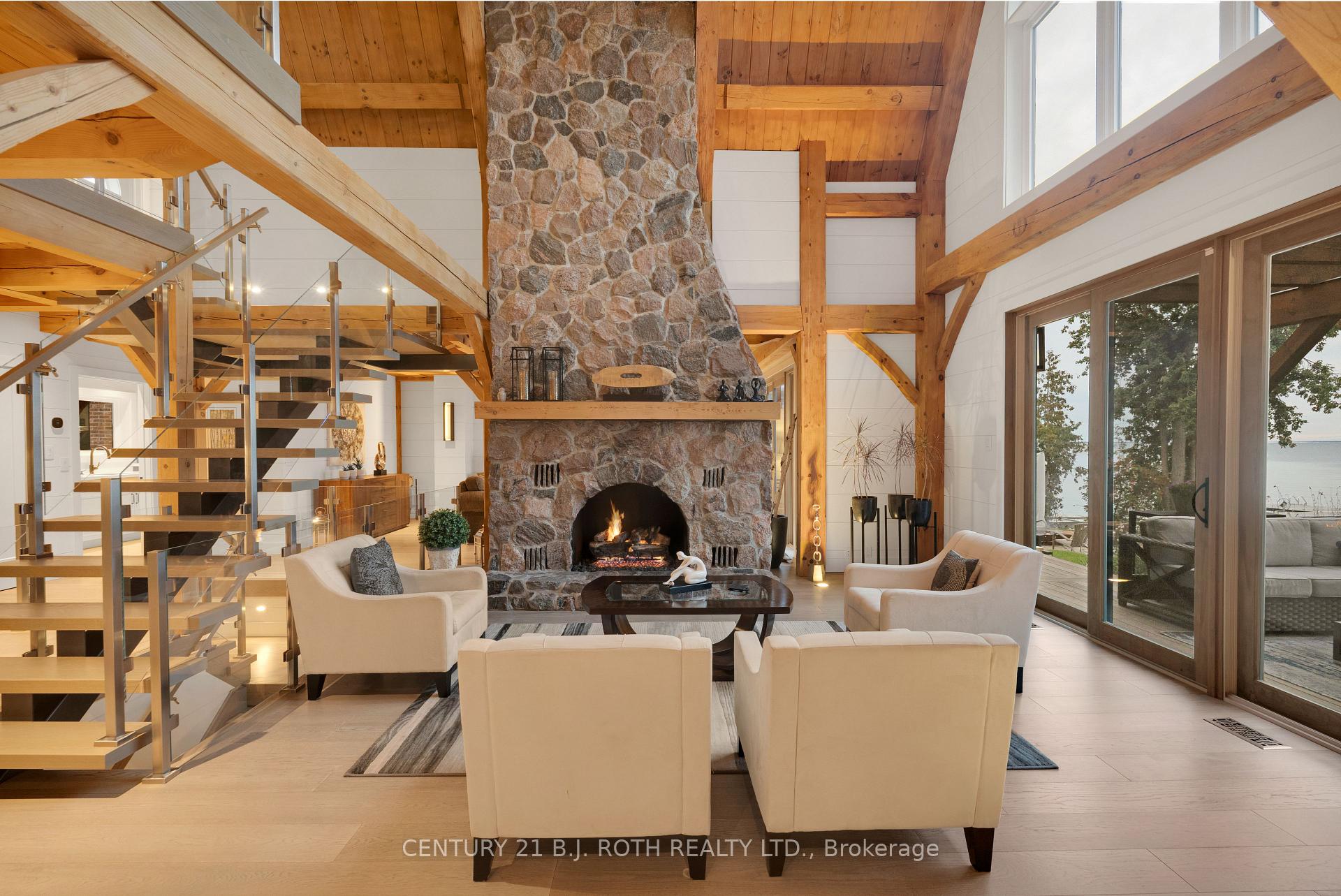 247 Lakeshore Road E