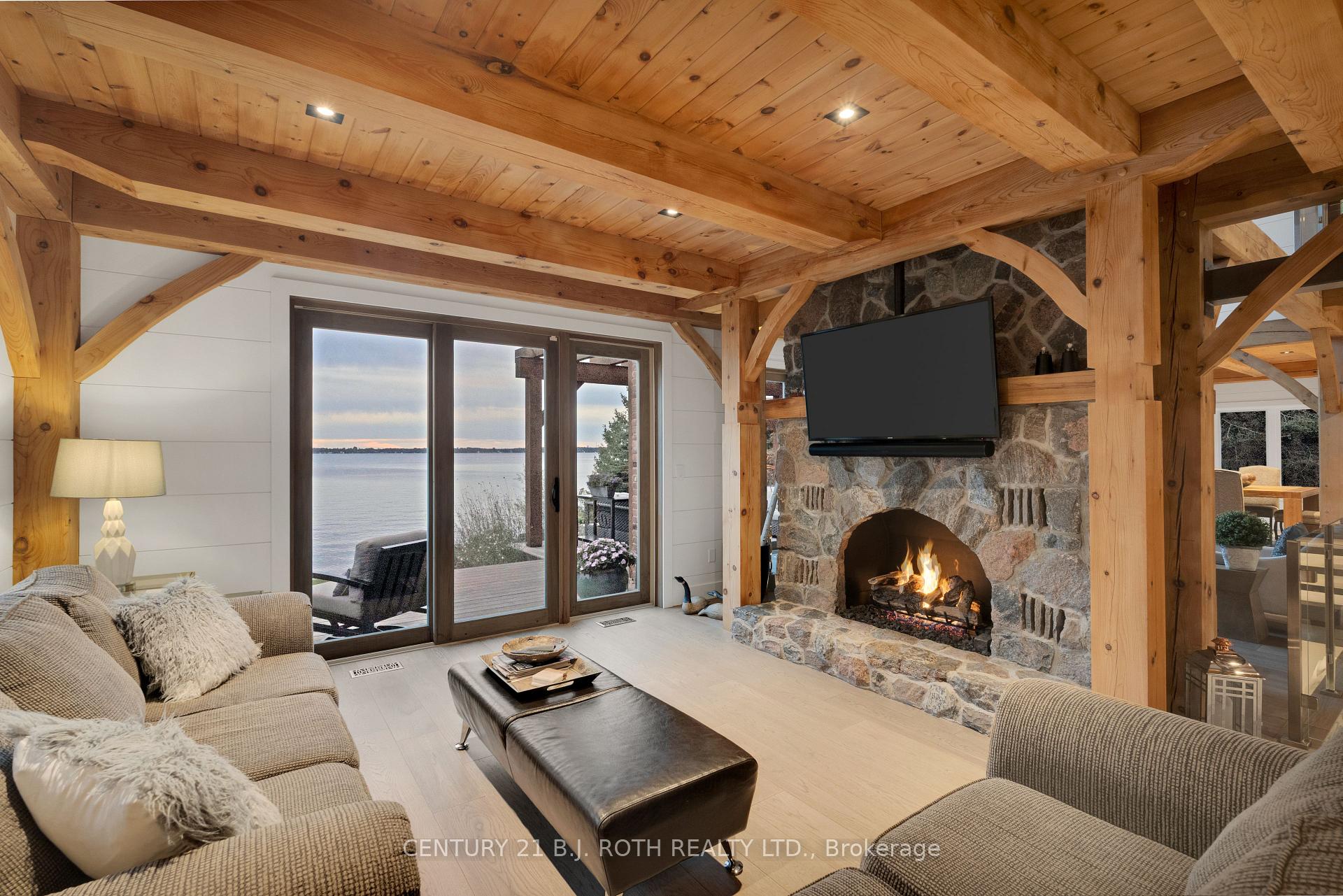 247 Lakeshore Road E
