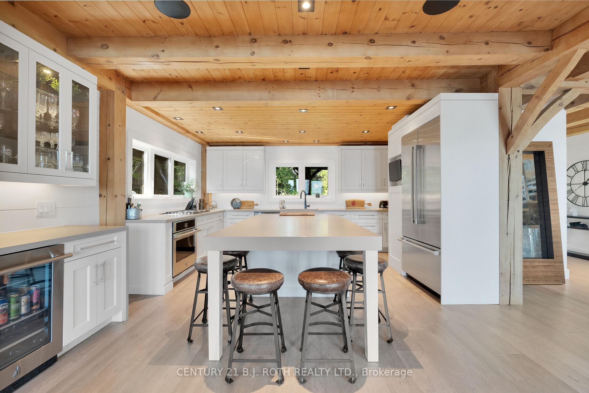 247 Lakeshore Road E