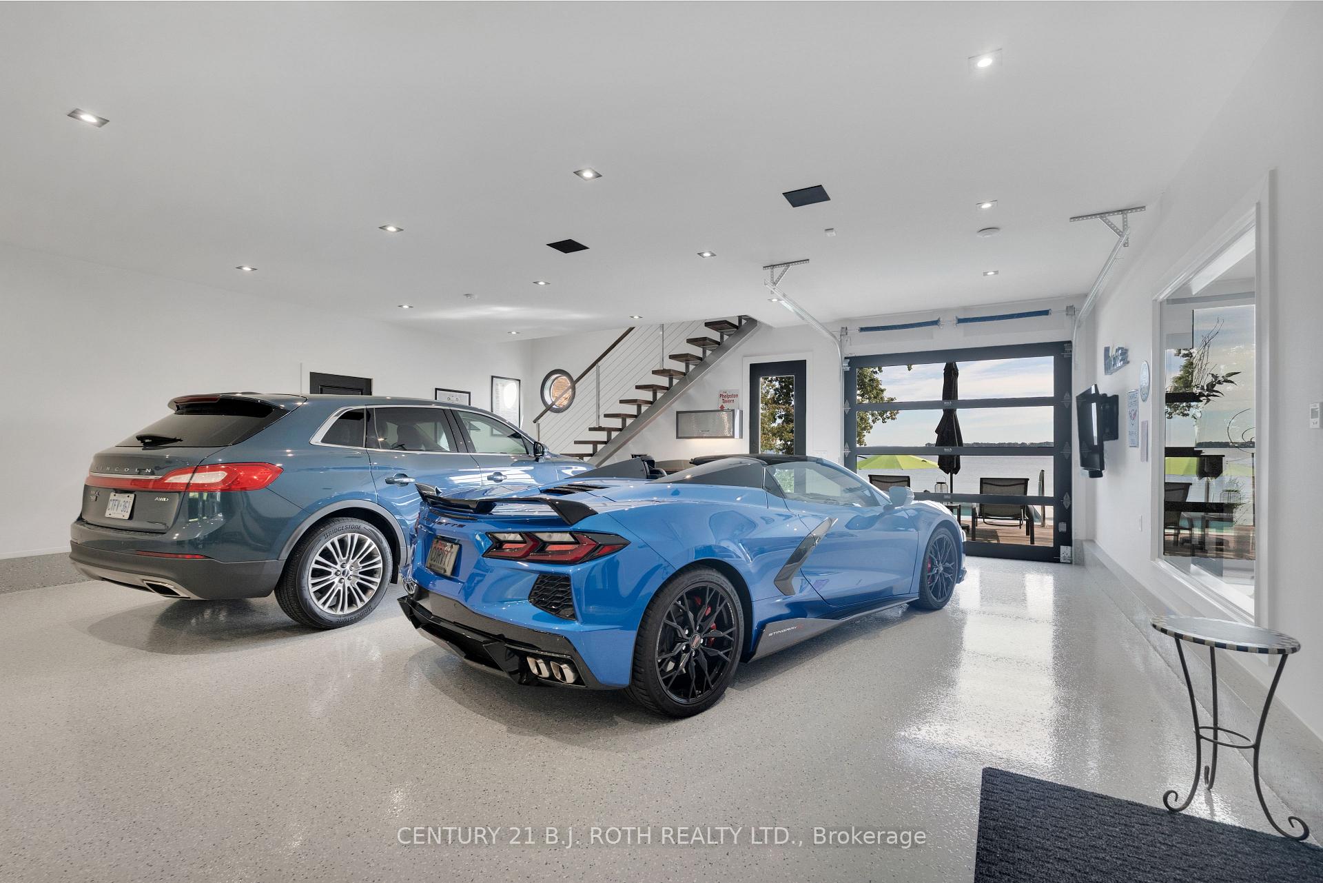 247 Lakeshore Road E