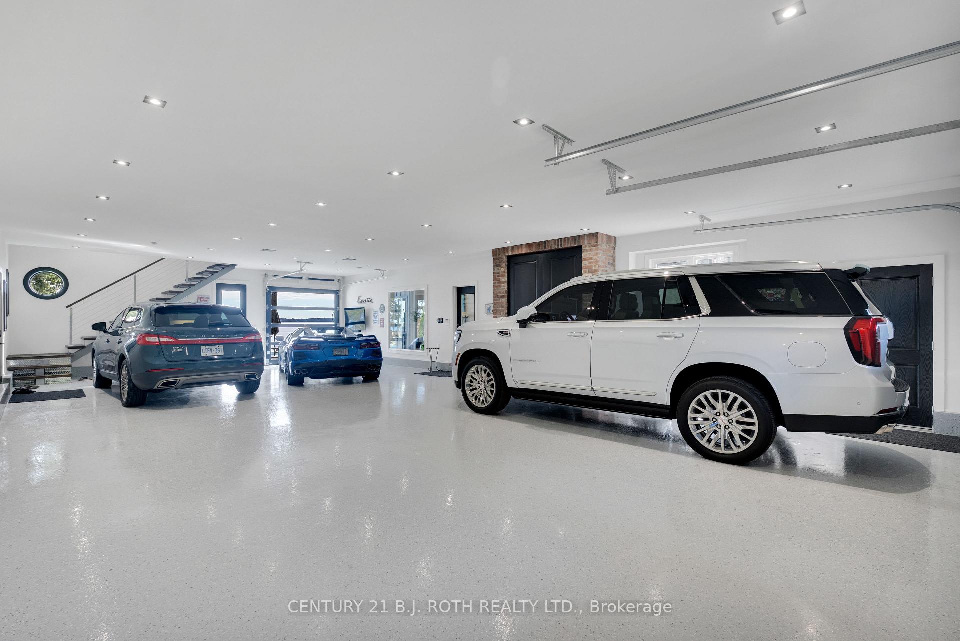 247 Lakeshore Road E