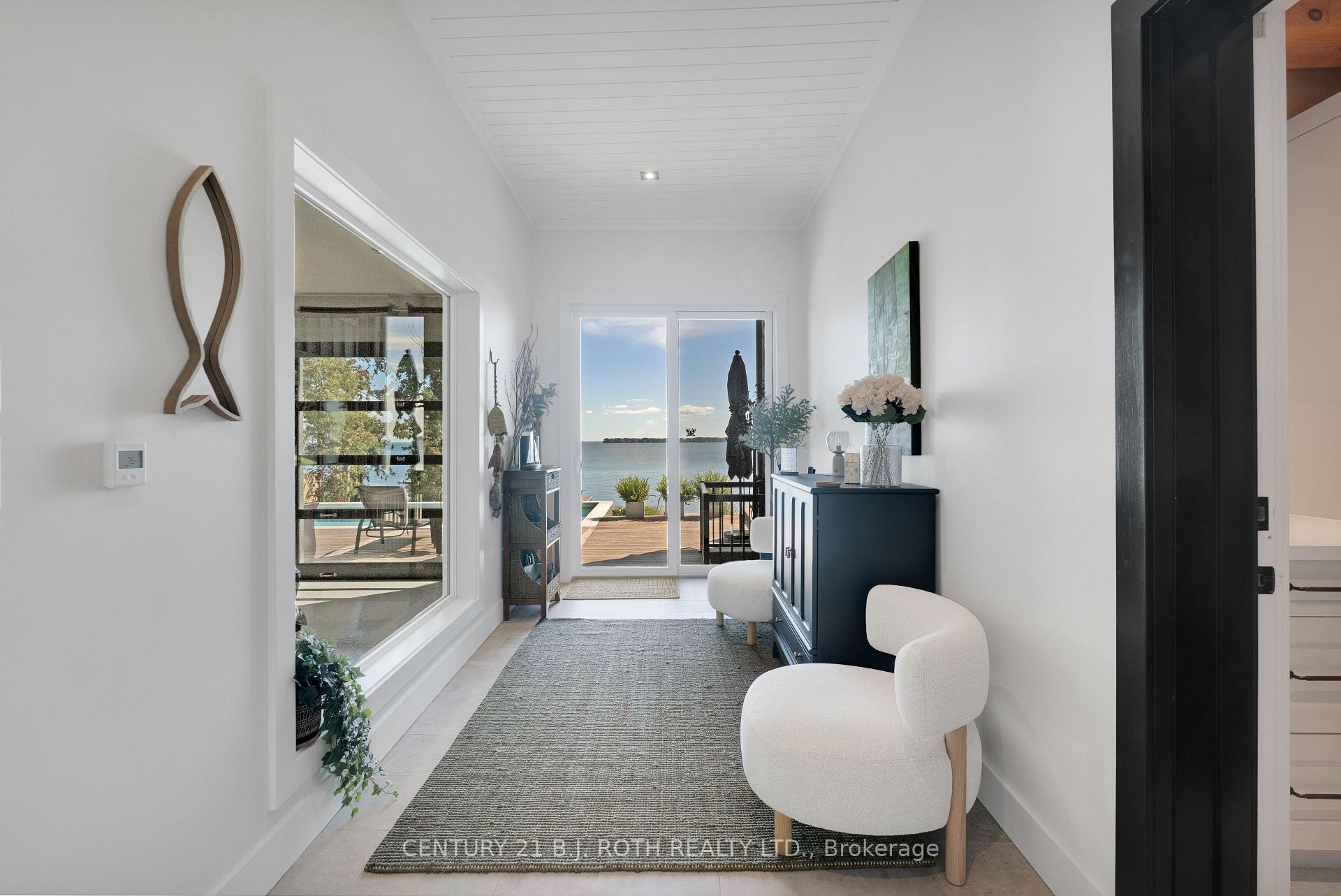 247 Lakeshore Road E