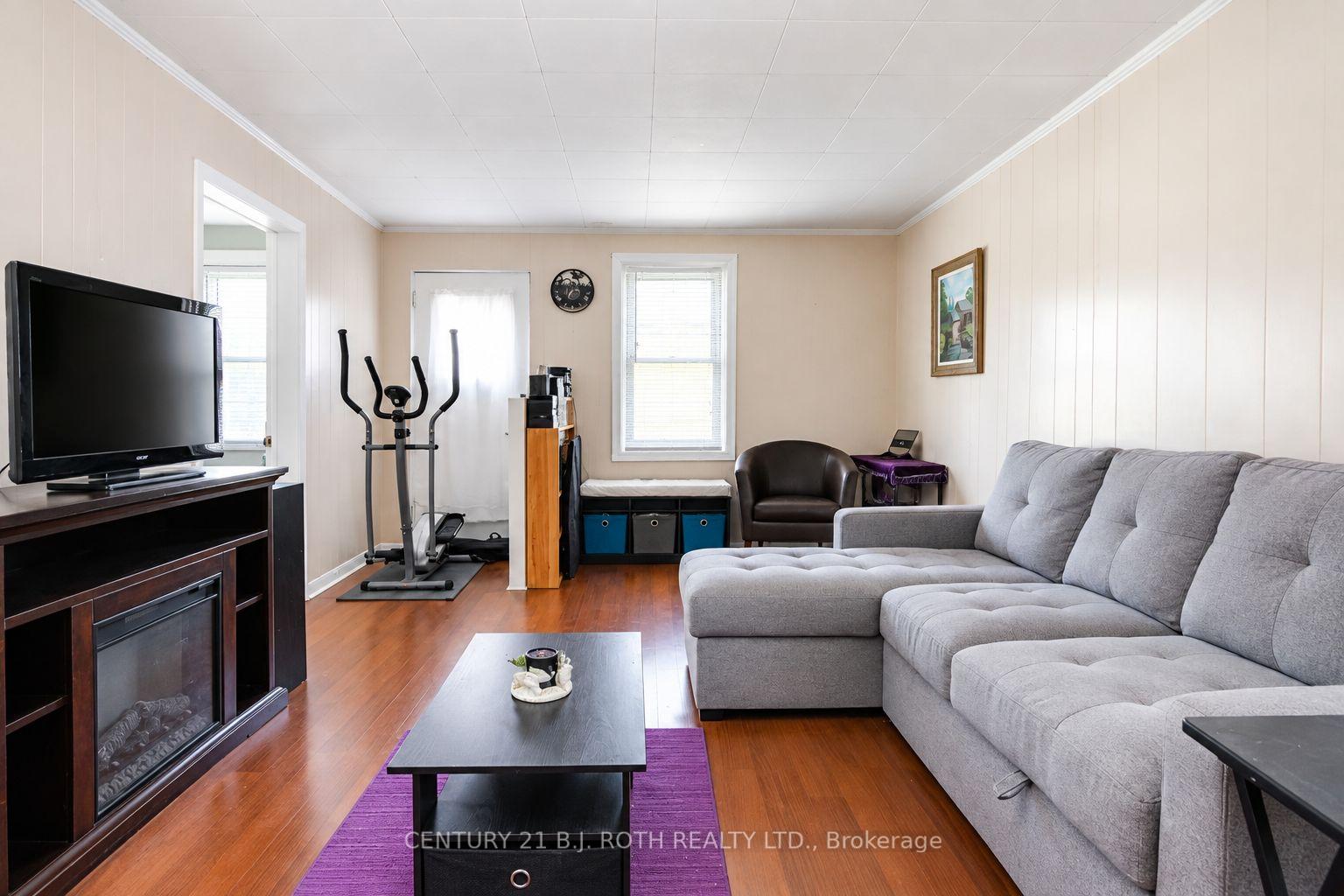 381 Forest Avenue S