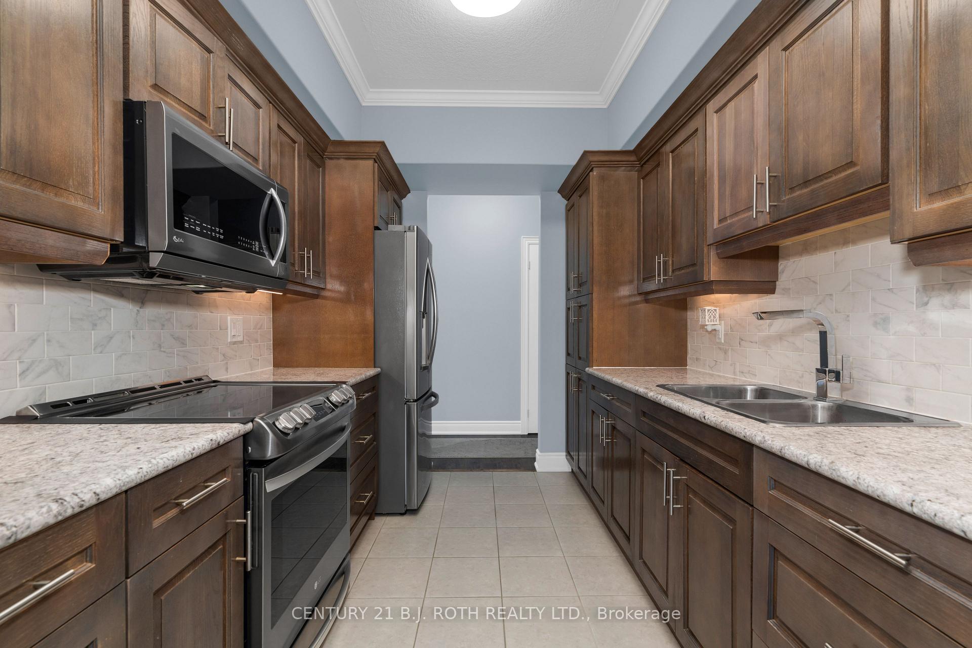 720 Yonge Street 201