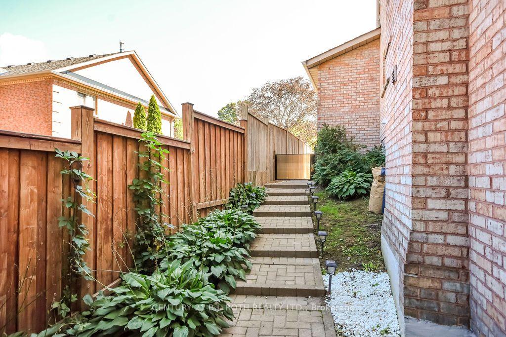 24 Grand Forest Drive