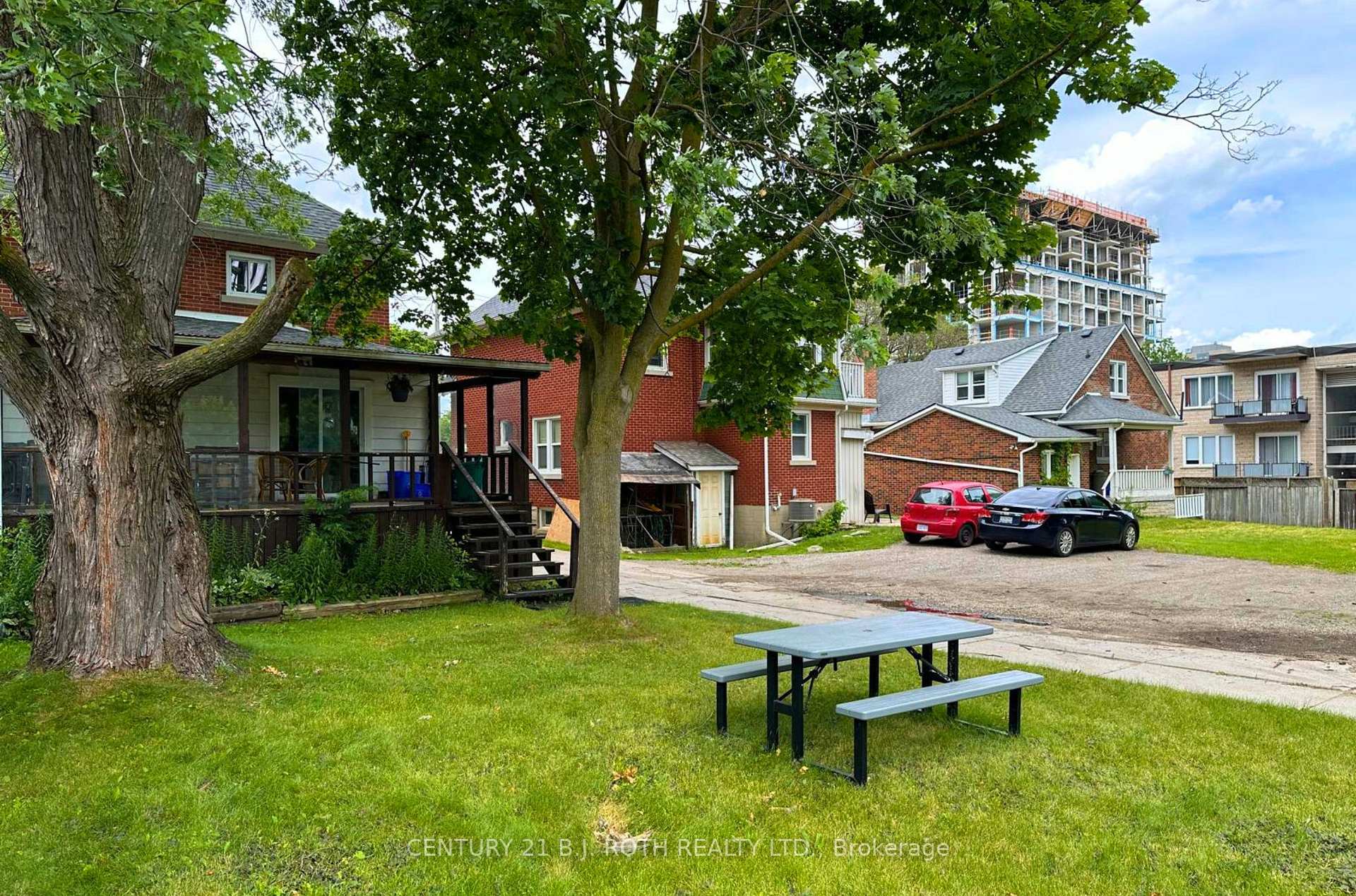 205-209 Erb Street W