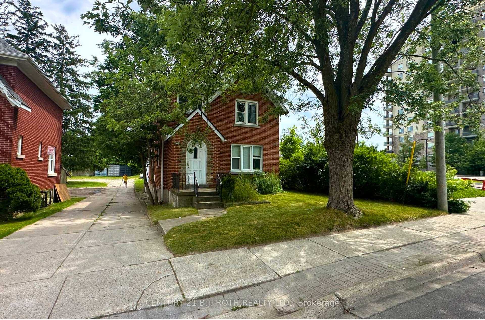 205-209 Erb Street W